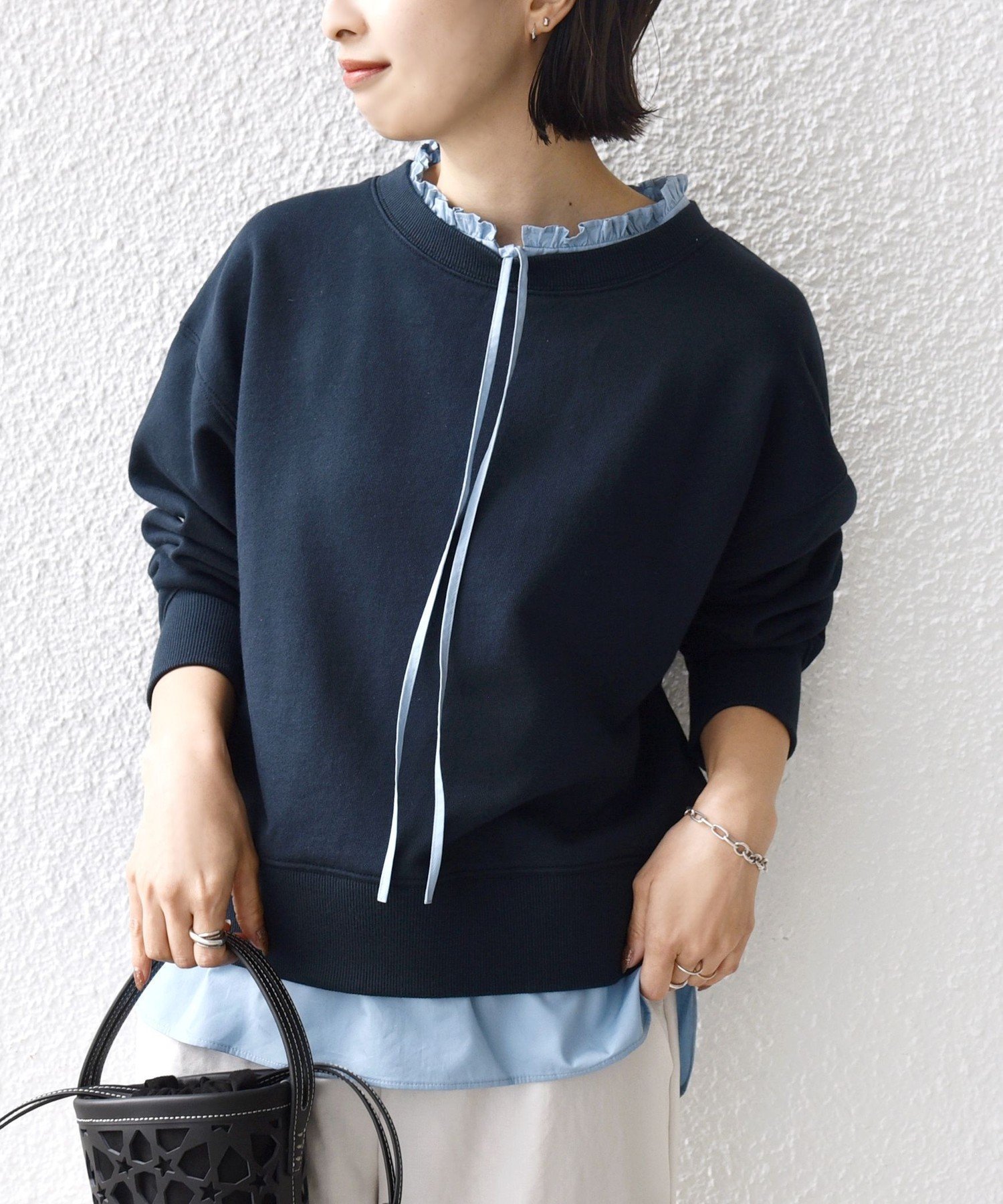 【シップス フォー ウィメン/SHIPS】の【WEB限定】 手洗い可能 ブラウス コンビ スウェット プルオーバー インテリア・キッズ・メンズ・レディースファッション・服の通販 founy(ファニー) ファッション Fashion レディースファッション Fashion for Women トップス・カットソー Cut & Sew Tops シャツ・ブラウス・オフィスカジュアル Elegant Blouses & Button-Ups レディースパーカー・カジュアルフーディー Casual Hoodies & Sweatshirts カジュアルプルオーバー・ニットトップス Pullovers & Knit Tops / Casual Pullovers スウェット・クルーネックトップス Sweatshirts & Crewnecks / Relaxed Fit Sweat Tops カーゴパンツ Cargo Pants, Utility Pants コンビ Combo, Combination Style シンプル Simple, Minimal スウェット / スエット Sweatshirt, Sweatwear デニム Denim, Jeans Material ドッキング Docking, Mixed Material ボトム Bottoms, Lower Wear ポケット Pocket, Pocket Detail 2026年 2026 ネイビー|ID: prp329100004839219 ipo3291000000036038101