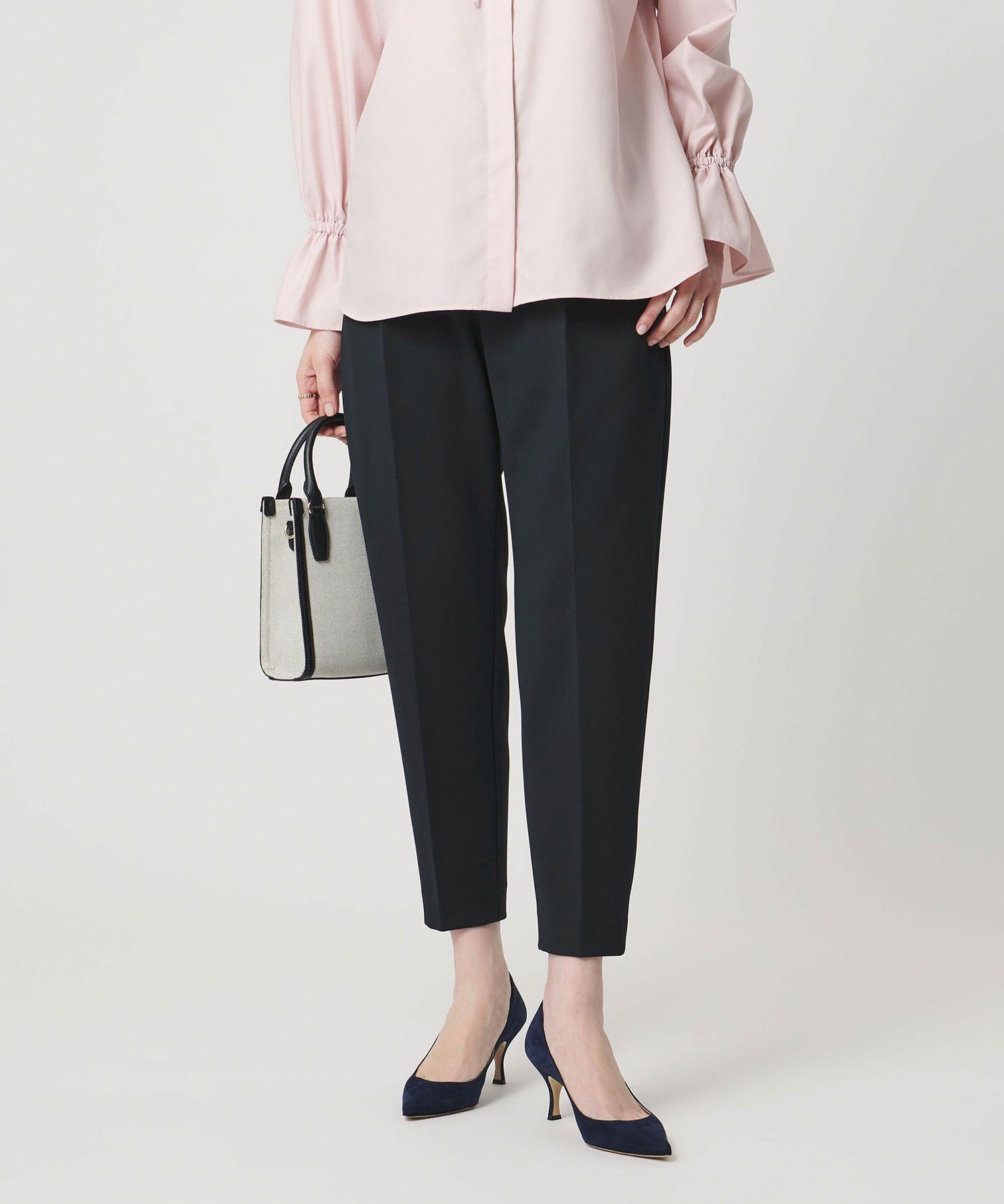 【ユナイテッドアローズ/UNITED ARROWS】の【+20%ポイントバック】SPONGY タック テーパードパンツ インテリア・キッズ・メンズ・レディースファッション・服の通販 founy(ファニー) 　ファッション　Fashion　レディースファッション　Fashion for Women　パンツ　Pants & Trousers　バッグ　Bags　ギャザー　Gathered, Ruffled　吸水　Absorbent, Quick-Dry　シンプル　Simple, Minimal　ジャケット　Jacket, Outerwear　ストレッチ　Stretch, Stretchy Fabric　タイトスカート　Pencil Skirt, Tight Skirt　人気　Popular, Best Seller　ベスト　Vest, Waistcoat　ペプラム　Peplum, Flared Hem　ワイド　Wide, Wide Fit　セレモニー　Ceremony　ビジネス 仕事 通勤　Business / Work / Commuting　NAVY|ID: prp329100004843645 ipo3291000000036284057