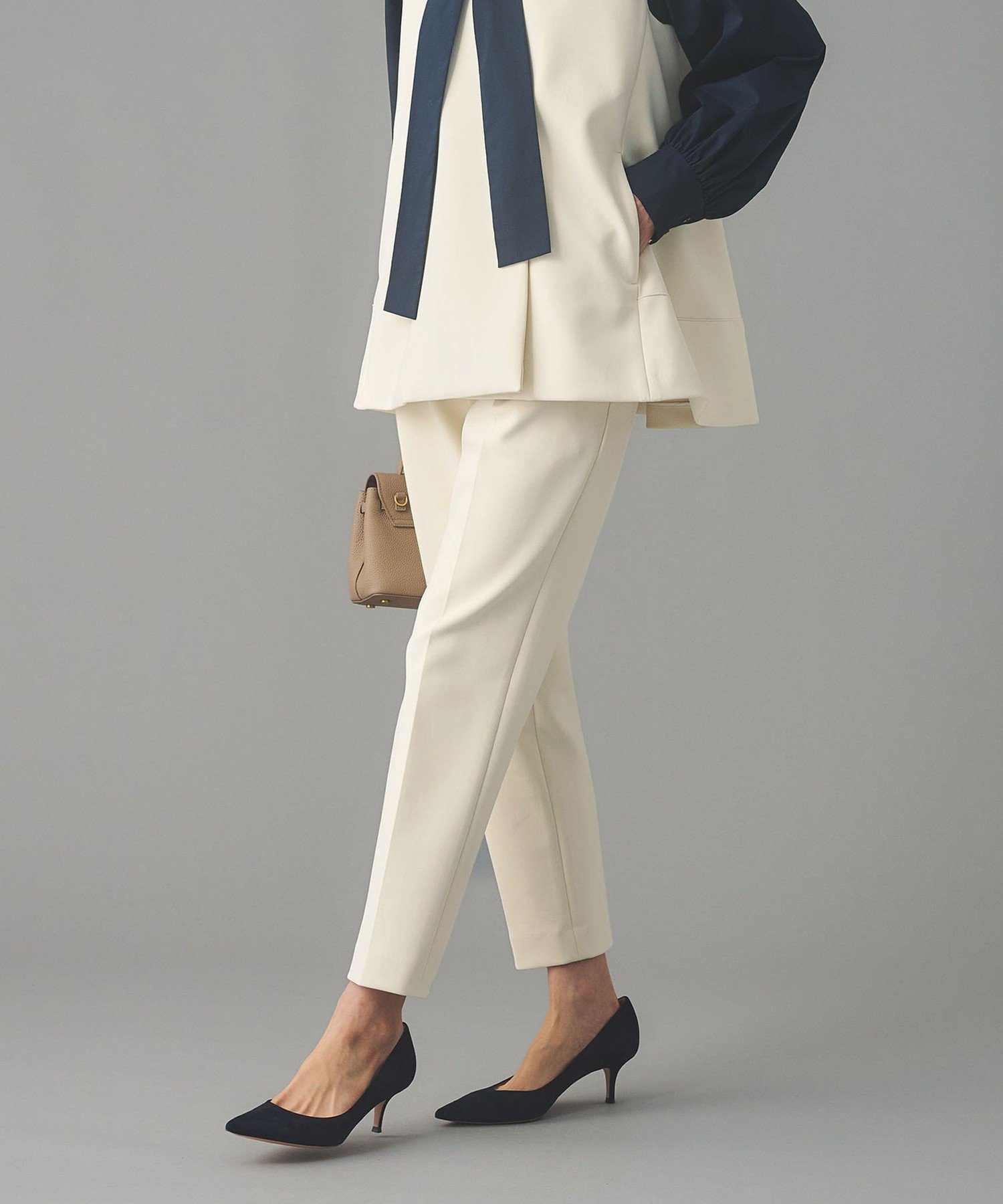 【ユナイテッドアローズ/UNITED ARROWS】の【+20%ポイントバック】SPONGY タック テーパードパンツ インテリア・キッズ・メンズ・レディースファッション・服の通販 founy(ファニー) 　ファッション　Fashion　レディースファッション　Fashion for Women　パンツ　Pants & Trousers　バッグ　Bags　ギャザー　Gathered, Ruffled　吸水　Absorbent, Quick-Dry　シンプル　Simple, Minimal　ジャケット　Jacket, Outerwear　ストレッチ　Stretch, Stretchy Fabric　タイトスカート　Pencil Skirt, Tight Skirt　人気　Popular, Best Seller　ベスト　Vest, Waistcoat　ペプラム　Peplum, Flared Hem　ワイド　Wide, Wide Fit　セレモニー　Ceremony　ビジネス 仕事 通勤　Business / Work / Commuting　OFF WHITE|ID: prp329100004843645 ipo3291000000036284058