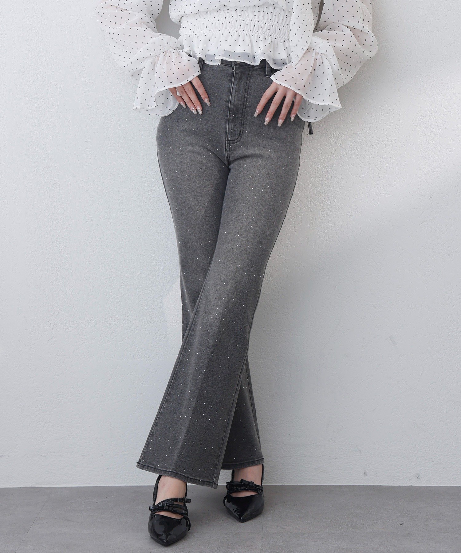 【ナイスクラップ/NICE CLAUP】のサイドカットレースフレアデニム 人気、トレンドファッション・服の通販 founy(ファニー) 　ファッション　Fashion　レディースファッション　Fashion for Women　インディゴ　Indigo Denim　カーディガン　Cardigan, Knitwear　ガーリー　Girly, Feminine Style　コンパクト　Compact, Small Size　ショート　Short, Short Length　シンプル　Simple, Minimal　スニーカー　Sneakers, Trainers　デニム　Denim, Jeans Material　トレンド　Trend, Trending Now　バランス　Balance, Style Balance　フレア　Flare, Flared　ブリーチ　Bleach, Washed Finish　リボン　Ribbon, Bow　おすすめ　Recommended / Our Picks　2026年　2026　 other-1|ID: prp329100004843666 ipo3291000000035303676