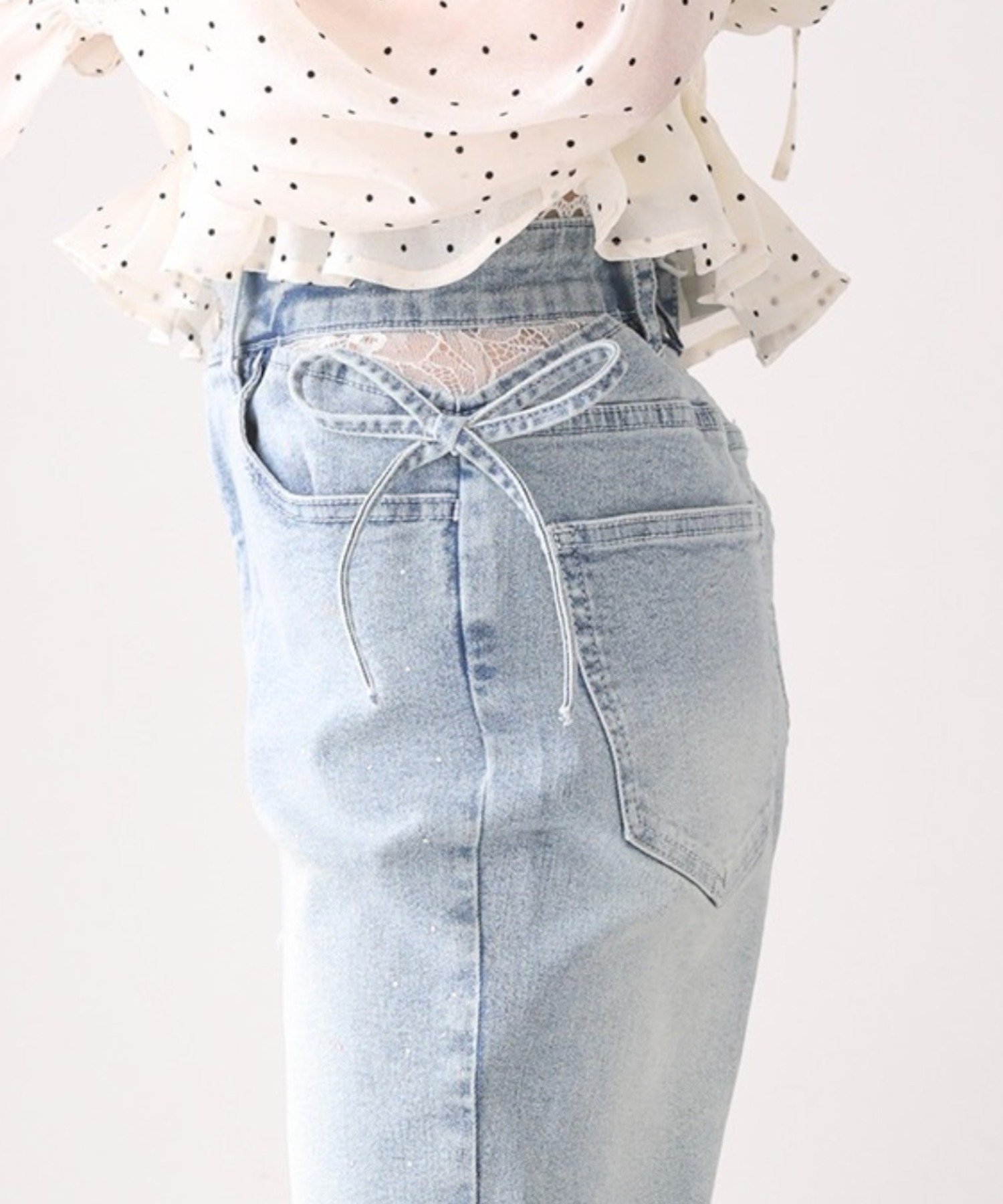 【ナイスクラップ/NICE CLAUP】のサイドカットレースフレアデニム インテリア・キッズ・メンズ・レディースファッション・服の通販 founy(ファニー) 　ファッション　Fashion　レディースファッション　Fashion for Women　インディゴ　Indigo Denim　カーディガン　Cardigan, Knitwear　ガーリー　Girly, Feminine Style　コンパクト　Compact, Small Size　ショート　Short, Short Length　シンプル　Simple, Minimal　スニーカー　Sneakers, Trainers　デニム　Denim, Jeans Material　トレンド　Trend, Trending Now　バランス　Balance, Style Balance　フレア　Flare, Flared　ブリーチ　Bleach, Washed Finish　リボン　Ribbon, Bow　おすすめ　Recommended / Our Picks　2026年　2026　サックスブルー|ID: prp329100004843666 ipo3291000000035303686