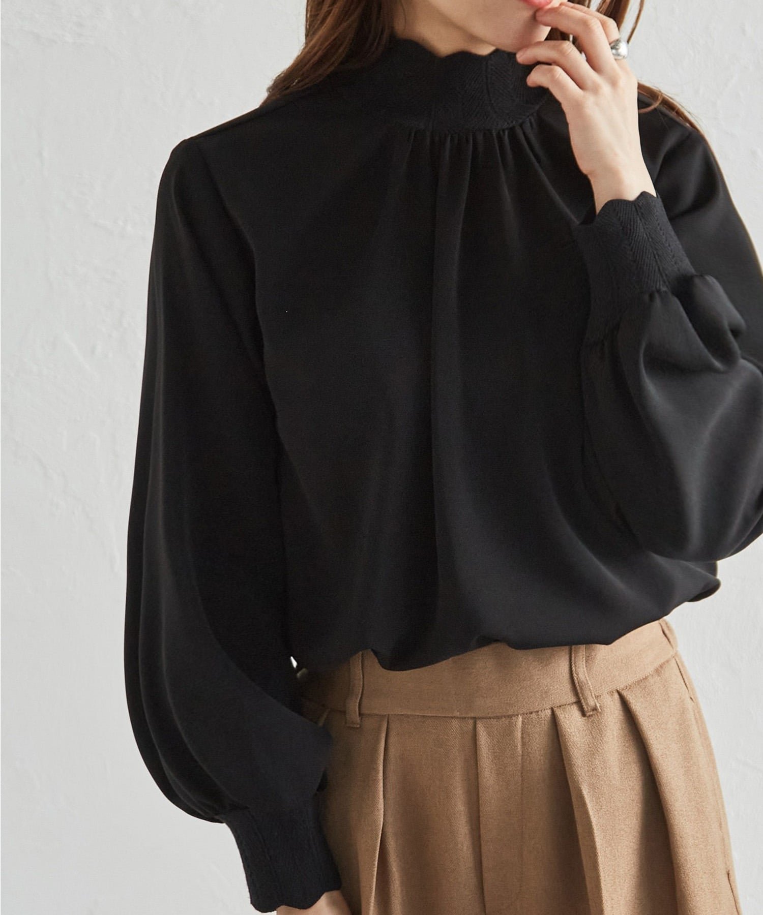 【ラナン/Ranan】のRanan/スカラップリブニット使いブラウス インテリア・キッズ・メンズ・レディースファッション・服の通販 founy(ファニー) 　ファッション　Fashion　レディースファッション　Fashion for Women　トップス・カットソー　Cut & Sew Tops　ニット　Knit Tops & Sweaters　シャツ・ブラウス・オフィスカジュアル　Elegant Blouses & Button-Ups　ジャケット　Jacket, Outerwear　スカラップ　Scallop, Scalloped Edge　スリーブ　Sleeve, Long Sleeve / Short Sleeve　デニム　Denim, Jeans Material　ハイネック　High Neck, Mock Neck　エレガント 上品　Elegant　切替　Switching, Contrast Panel　ブラック|ID: prp329100004843928 ipo3291000000035588815