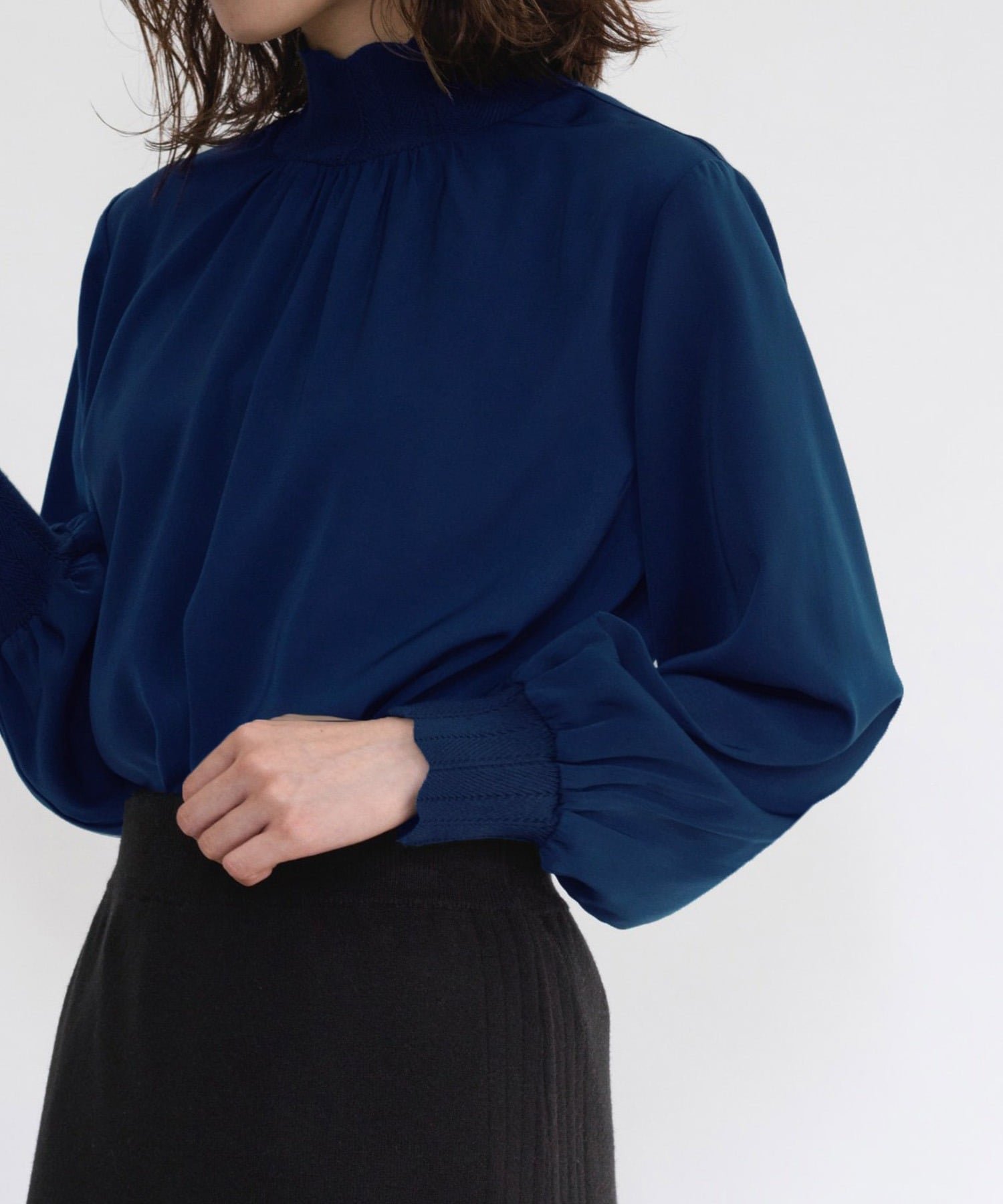 【ラナン/Ranan】のRanan/スカラップリブニット使いブラウス インテリア・キッズ・メンズ・レディースファッション・服の通販 founy(ファニー) 　ファッション　Fashion　レディースファッション　Fashion for Women　トップス・カットソー　Cut & Sew Tops　ニット　Knit Tops & Sweaters　シャツ・ブラウス・オフィスカジュアル　Elegant Blouses & Button-Ups　ジャケット　Jacket, Outerwear　スカラップ　Scallop, Scalloped Edge　スリーブ　Sleeve, Long Sleeve / Short Sleeve　デニム　Denim, Jeans Material　ハイネック　High Neck, Mock Neck　エレガント 上品　Elegant　切替　Switching, Contrast Panel　ネイビー|ID: prp329100004843928 ipo3291000000035588824