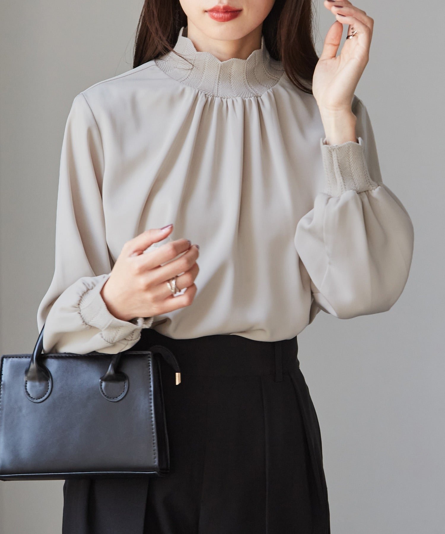 【ラナン/Ranan】のRanan/スカラップリブニット使いブラウス インテリア・キッズ・メンズ・レディースファッション・服の通販 founy(ファニー) 　ファッション　Fashion　レディースファッション　Fashion for Women　トップス・カットソー　Cut & Sew Tops　ニット　Knit Tops & Sweaters　シャツ・ブラウス・オフィスカジュアル　Elegant Blouses & Button-Ups　ジャケット　Jacket, Outerwear　スカラップ　Scallop, Scalloped Edge　スリーブ　Sleeve, Long Sleeve / Short Sleeve　デニム　Denim, Jeans Material　ハイネック　High Neck, Mock Neck　エレガント 上品　Elegant　切替　Switching, Contrast Panel　ライトグレージュ|ID: prp329100004843928 ipo3291000000035588833