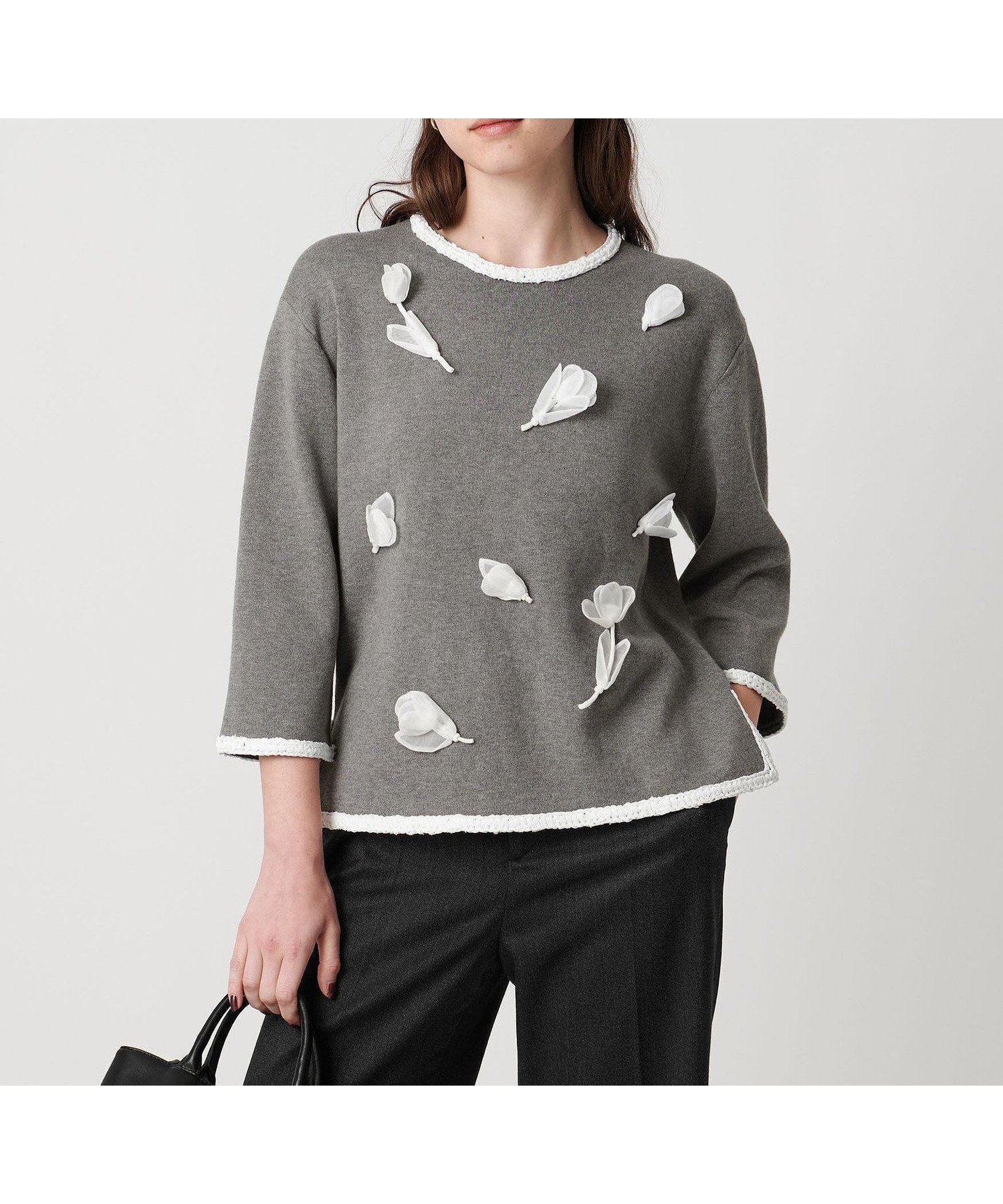 【ユナイテッドアローズ/UNITED ARROWS】のBROCHE フラワーモチーフ ニット インテリア・キッズ・メンズ・レディースファッション・服の通販 founy(ファニー) 　ファッション　Fashion　レディースファッション　Fashion for Women　トップス・カットソー　Cut & Sew Tops　ニット　Knit Tops & Sweaters　花柄・フラワープリント・モチーフ　Floral Prints & Motifs / Flower Pattern Tops　おすすめ　Recommended / Our Picks　かぎ針　Crochet　とろみ　Fluid, Flowy Fabric　オーガンジー　Organza Fabric　ショルダー　Shoulder, Shoulder Strap　スリット　Slit, Slit Detail　タイトスカート　Pencil Skirt, Tight Skirt　ドロップ　Drop Shoulder, Dropped Style　フラワー　Flower, Floral　モチーフ　Motif, Design Theme　リラックス　Relax, Relaxed Fit　MD.GRAY|ID: prp329100004843937 ipo3291000000035308086