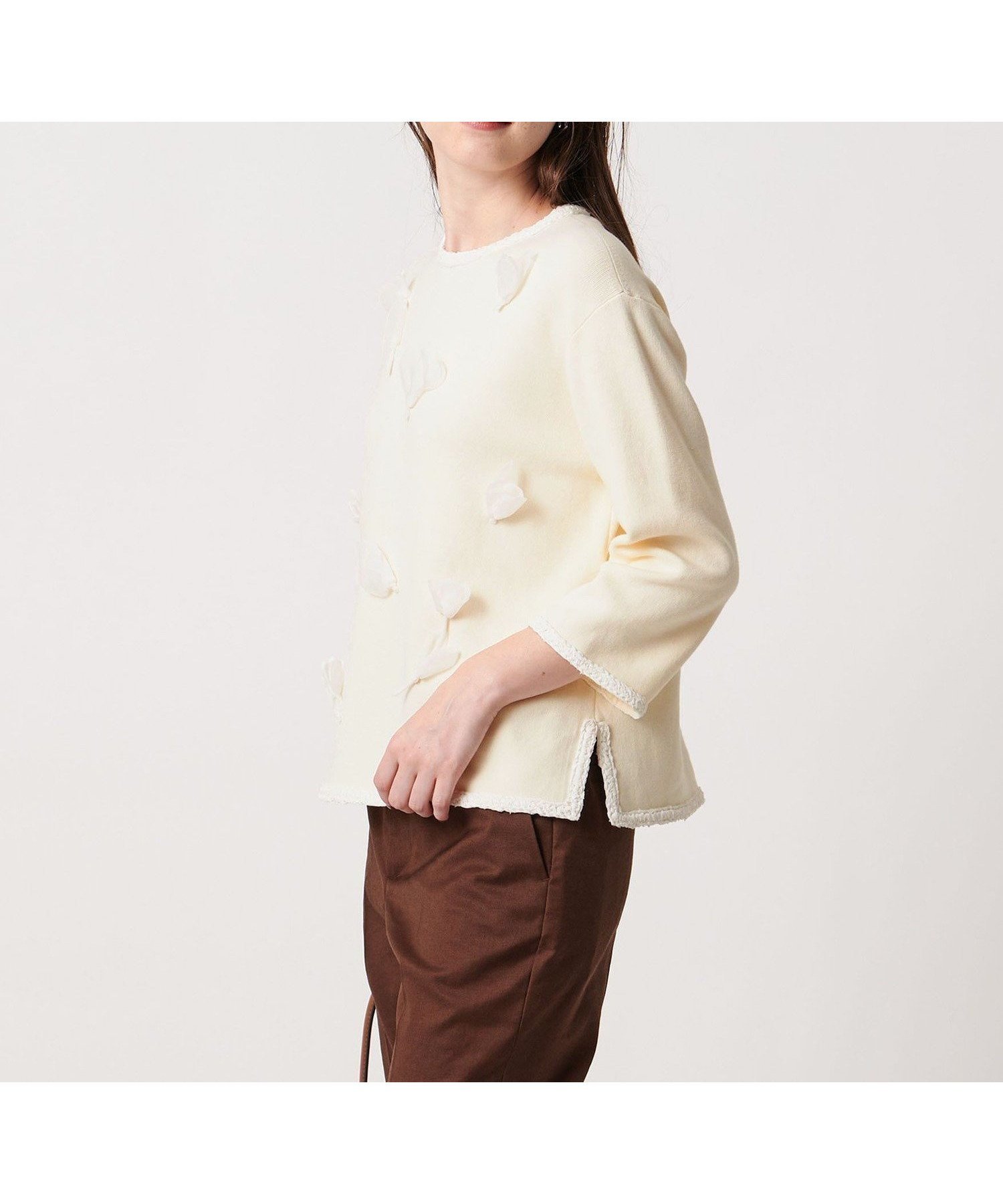 【ユナイテッドアローズ/UNITED ARROWS】のBROCHE フラワーモチーフ ニット インテリア・キッズ・メンズ・レディースファッション・服の通販 founy(ファニー) 　ファッション　Fashion　レディースファッション　Fashion for Women　トップス・カットソー　Cut & Sew Tops　ニット　Knit Tops & Sweaters　花柄・フラワープリント・モチーフ　Floral Prints & Motifs / Flower Pattern Tops　おすすめ　Recommended / Our Picks　かぎ針　Crochet　とろみ　Fluid, Flowy Fabric　オーガンジー　Organza Fabric　ショルダー　Shoulder, Shoulder Strap　スリット　Slit, Slit Detail　タイトスカート　Pencil Skirt, Tight Skirt　ドロップ　Drop Shoulder, Dropped Style　フラワー　Flower, Floral　モチーフ　Motif, Design Theme　リラックス　Relax, Relaxed Fit　OFF WHITE|ID: prp329100004843937 ipo3291000000035308089