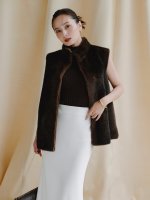 【アニュアンス/anuans】のスタンドカラーファーベスト 人気、トレンドファッション・服の通販 founy(ファニー) ファッション Fashion レディースファッション Fashion for Women アウター Coat / Outerwear Collection トップス・カットソー Cut & Sew Tops ベスト&ジレ / 重ね着スタイル Vests & Gilets スタンド Stand Collar, Upright Stand ベスト Vest, Waistcoat ボンディング Bonding, Bonded Fabric |ID:prp329100004843956