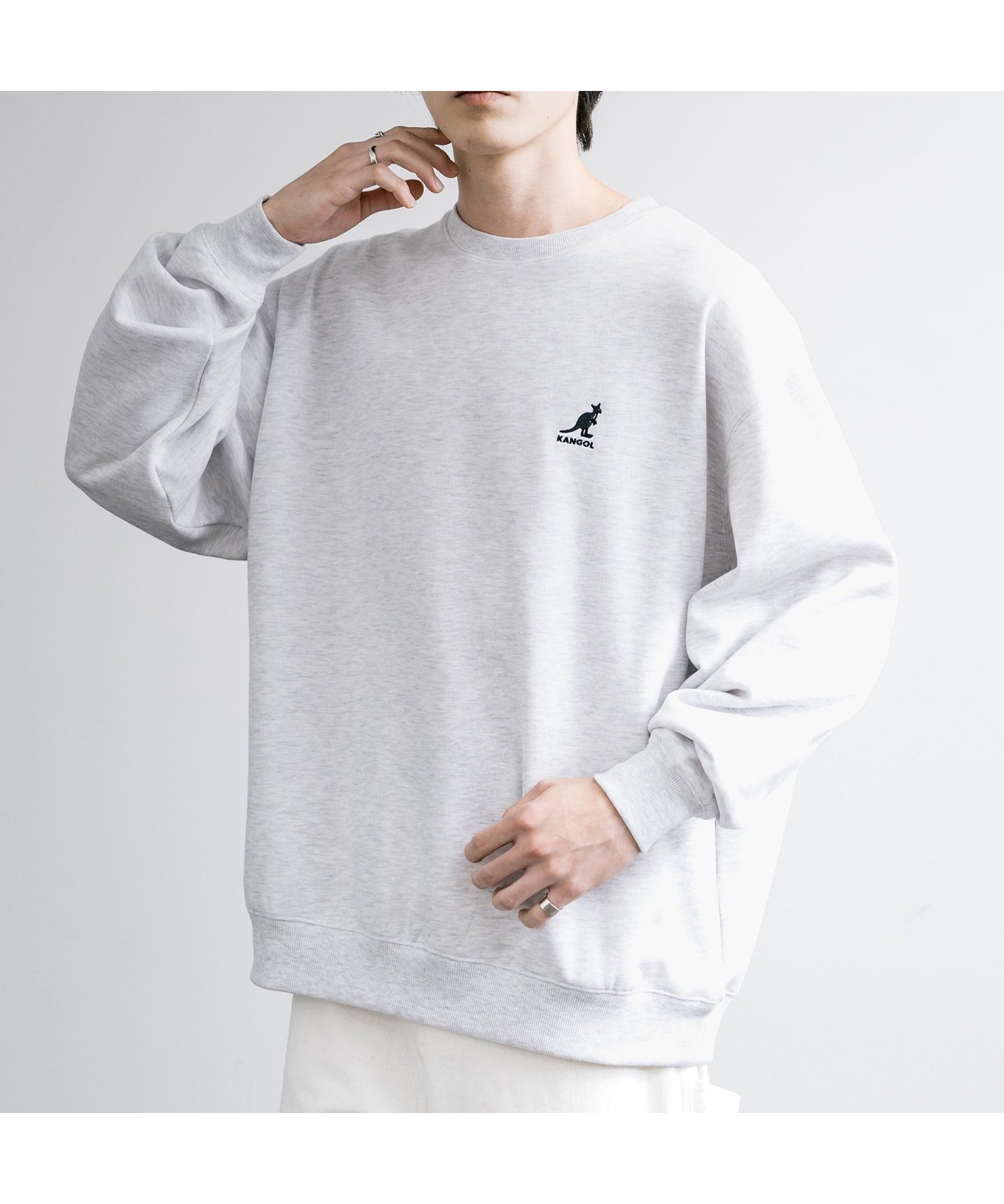 【ロッキーモンロー/Rocky Monroe】の【KANGOL】別注コラボ ロゴ刺繍スウェット インテリア・キッズ・メンズ・レディースファッション・服の通販 founy(ファニー) ファッション Fashion レディースファッション Fashion for Women トップス・カットソー Cut & Sew Tops レディースパーカー・カジュアルフーディー Casual Hoodies & Sweatshirts スウェット・クルーネックトップス Sweatshirts & Crewnecks / Relaxed Fit Sweat Tops コラボ Collaboration, Collab 切替 Switching, Contrast Panel 軽量 Lightweight, Ultra Light シンプル Simple, Minimal スウェット / スエット Sweatshirt, Sweatwear トレンド Trend, Trending Now 人気 Popular, Best Seller ハイネック High Neck, Mock Neck パイピング Piping, Trim Design 別注 Limited Edition, Custom Order 無地 Plain, Solid Color リラックス Relax, Relaxed Fit ワイド Wide, Wide Fit ワンポイント One Point, Statement Accent エレガント 上品 Elegant 2025年 2025 2025-2026秋冬・A/W Autumn/Winter 2025–26 AW25–26 L.グレー|ID: prp329100004845105 ipo3291000000036069015