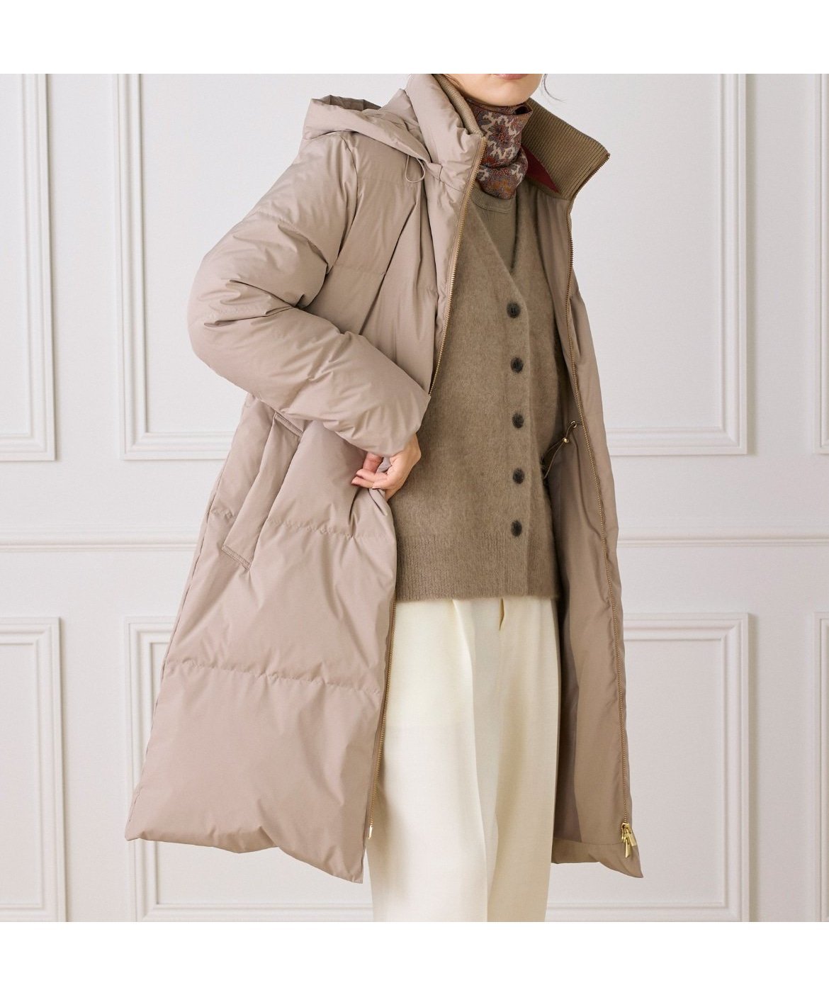 【イネド/INED】のロング丈 スタンドカラーダウンコート インテリア・キッズ・メンズ・レディースファッション・服の通販 founy(ファニー) 　ファッション　Fashion　レディースファッション　Fashion for Women　アウター　Coat / Outerwear Collection　コート・ロングコート・ピーコート　Long Coats, Peacoats & More　ダウンジャケット・軽量ダウン　Warm & Lightweight Down Jackets　軽量　Lightweight, Ultra Light　スタンド　Stand Collar, Upright Stand　スマート　Smart, Elegant　ダウン　Down, Puffer　バランス　Balance, Style Balance　フェザー　Feather, Feather Detail　ポケット　Pocket, Pocket Detail　防寒　Cold Protection, Winter-Ready　リブニット　Rib Knit, Ribbed Knit　ロング　Long, Long-Length　ベージュ|ID: prp329100004845211 ipo3291000000036216188