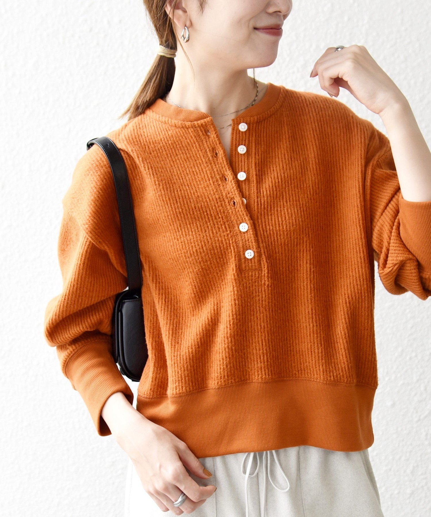 【シップス フォー ウィメン/SHIPS】のSHIPS any 手洗い可能 起毛 ワッフル ヘンリーネック コンパクト プルオーバー インテリア・キッズ・メンズ・レディースファッション・服の通販 founy(ファニー) 　ファッション　Fashion　レディースファッション　Fashion for Women　トップス・カットソー　Cut & Sew Tops　カジュアルプルオーバー・ニットトップス　Pullovers & Knit Tops / Casual Pullovers　オレンジ　Orange　洗える　Machine Washable　カットソー　Cut and Sewn Top　コンパクト　Compact, Small Size　ショート　Short, Short Length　タートル　Turtleneck, Turtle Collar　バランス　Balance, Style Balance　ボトム　Bottoms, Lower Wear　リラックス　Relax, Relaxed Fit　ワッフル　Waffle, Waffle Knit　おすすめ　Recommended / Our Picks　2025年　2025　2025-2026秋冬・A/W　Autumn/Winter 2025–26 AW25–26　オレンジ|ID: prp329100004845238 ipo3291000000035331381