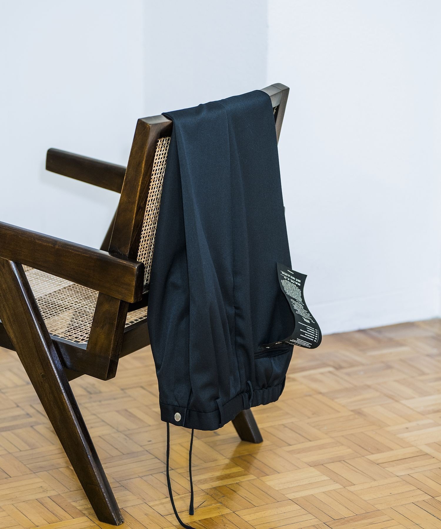 【アダムエロペ /ADAM ET ROPE' / MEN】の【NIKKE】ワイド イージー デニム スラックス / ADAM ET ROPE JEANS -GRID- インテリア・キッズ・メンズ・レディースファッション・服の通販 founy(ファニー) 　ファッション　Fashion　メンズファッション　Fashion for Men　クッション　Cushion, Throw Pillow　スラックス　Slacks, Dress Pants　デニム　Denim, Jeans Material　ドローコード　Drawcord, Drawstring Cord　フィット　Fit, Slim Fit　ポケット　Pocket, Pocket Detail　ミックス　Mix, Mixed Style　リラックス　Relax, Relaxed Fit　ワイド　Wide, Wide Fit　ビジネス 仕事 通勤　Business / Work / Commuting　ブラック(01)|ID: prp329100004845873 ipo3291000000035455658