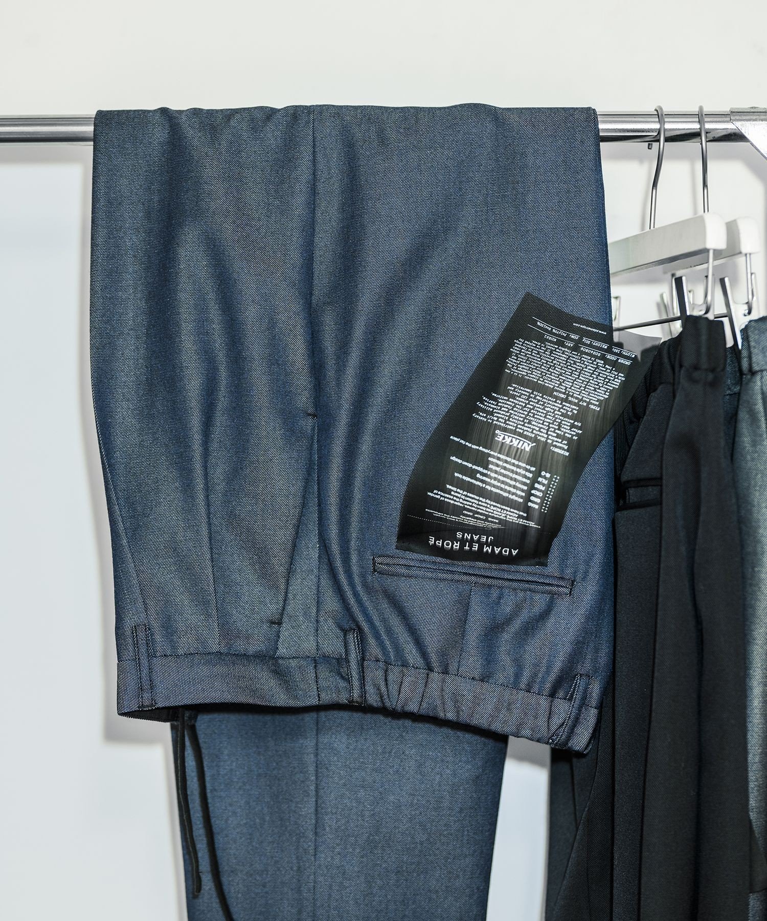 【アダムエロペ /ADAM ET ROPE' / MEN】の【NIKKE】ワイド イージー デニム スラックス / ADAM ET ROPE JEANS -GRID- インテリア・キッズ・メンズ・レディースファッション・服の通販 founy(ファニー) 　ファッション　Fashion　メンズファッション　Fashion for Men　クッション　Cushion, Throw Pillow　スラックス　Slacks, Dress Pants　デニム　Denim, Jeans Material　ドローコード　Drawcord, Drawstring Cord　フィット　Fit, Slim Fit　ポケット　Pocket, Pocket Detail　ミックス　Mix, Mixed Style　リラックス　Relax, Relaxed Fit　ワイド　Wide, Wide Fit　ビジネス 仕事 通勤　Business / Work / Commuting　ネイビー(40)|ID: prp329100004845873 ipo3291000000035455662