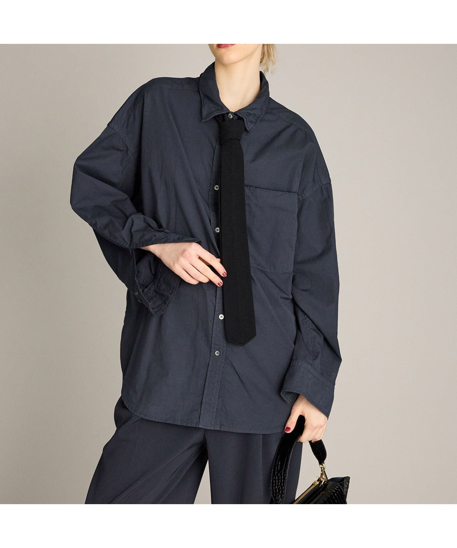 【ブリル/BRILL】の【EC限定ブラック登場】【坪田さんYouTube】【NEW・一部追加 】セイヒンゾメオーバーシャツ インテリア・キッズ・メンズ・レディースファッション・服の通販 founy(ファニー) 　ファッション　Fashion　レディースファッション　Fashion for Women　トップス・カットソー　Cut & Sew Tops　シャツ・ブラウス・オフィスカジュアル　Elegant Blouses & Button-Ups　サテン　Satin, Glossy Fabric　パッチ　Patch, Appliqué　フォルム　Silhouette, Form　ポケット　Pocket, Pocket Detail　今季　This Season, Current Season　ネイビー88|ID: prp329100004846150 ipo3291000000036268880