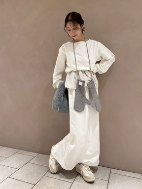 【エミ/emmi】の布帛ドッキング裏毛セットアップ 人気、トレンドファッション・服の通販 founy(ファニー) ファッション Fashion レディースファッション Fashion for Women セットアップ Matching Sets スウェット / スエット Sweatshirt, Sweatwear スマート Smart, Elegant セットアップ Set-Up, Coordinated Outfit ドッキング Docking, Mixed Material |ID:prp329100004846155