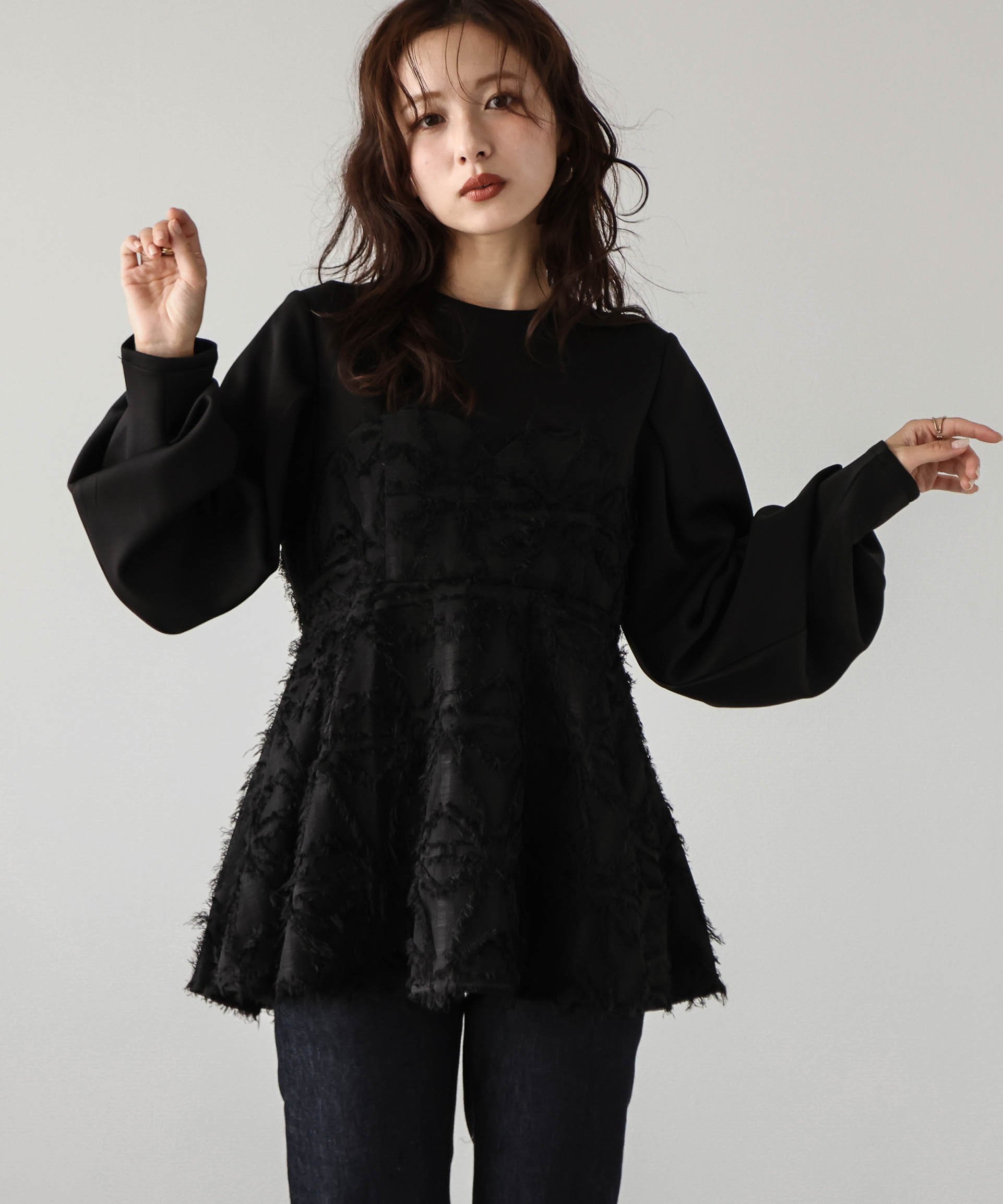 【ラジュール/Lajour】のジャガードドッキングペプラムトップス インテリア・キッズ・メンズ・レディースファッション・服の通販 founy(ファニー) 　ファッション　Fashion　レディースファッション　Fashion for Women　トップス・カットソー　Cut & Sew Tops　カッティング　Cutting Detail　シェイプ　Shape, Slim Fit　ドッキング　Docking, Mixed Material　フリンジ　Fringe, Tassel　フレア　Flare, Flared　ペプラム　Peplum, Flared Hem　エレガント 上品　Elegant　ブラック|ID: prp329100004846207 ipo3291000000036215344