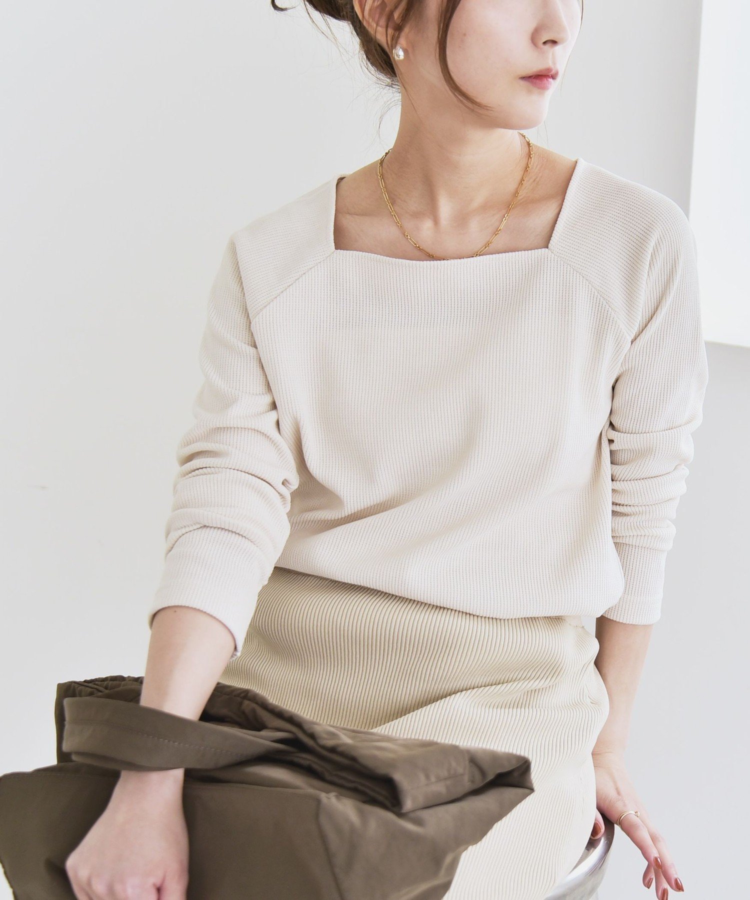 【シップス フォー ウィメン/SHIPS】のquaranciel 洗濯機可能 ポリエステル ベロア スクエア ネック プルオーバー インテリア・キッズ・メンズ・レディースファッション・服の通販 founy(ファニー) 　ファッション　Fashion　レディースファッション　Fashion for Women　トップス・カットソー　Cut & Sew Tops　カジュアルプルオーバー・ニットトップス　Pullovers & Knit Tops / Casual Pullovers　ベロアトップス　Velour Tops / Velvet-Look Items　インナー　Innerwear　洗える　Machine Washable　カットソー　Cut and Sewn Top　キャミワンピース　Cami Dress, Slip Dress　コンパクト　Compact, Small Size　スクエア　Square, Square Shape　ストレッチ　Stretch, Stretchy Fabric　スリーブ　Sleeve, Long Sleeve / Short Sleeve　デコルテ　Décolleté, Neckline　デニム　Denim, Jeans Material　定番　Standard, Basic Item　バランス　Balance, Style Balance　ベロア　Velour, Soft Velvet　ボトム　Bottoms, Lower Wear　おすすめ　Recommended / Our Picks　エレガント 上品　Elegant　2025年　2025　2025-2026秋冬・A/W　Autumn/Winter 2025–26 AW25–26　クリーム|ID: prp329100004846212 ipo3291000000036220163