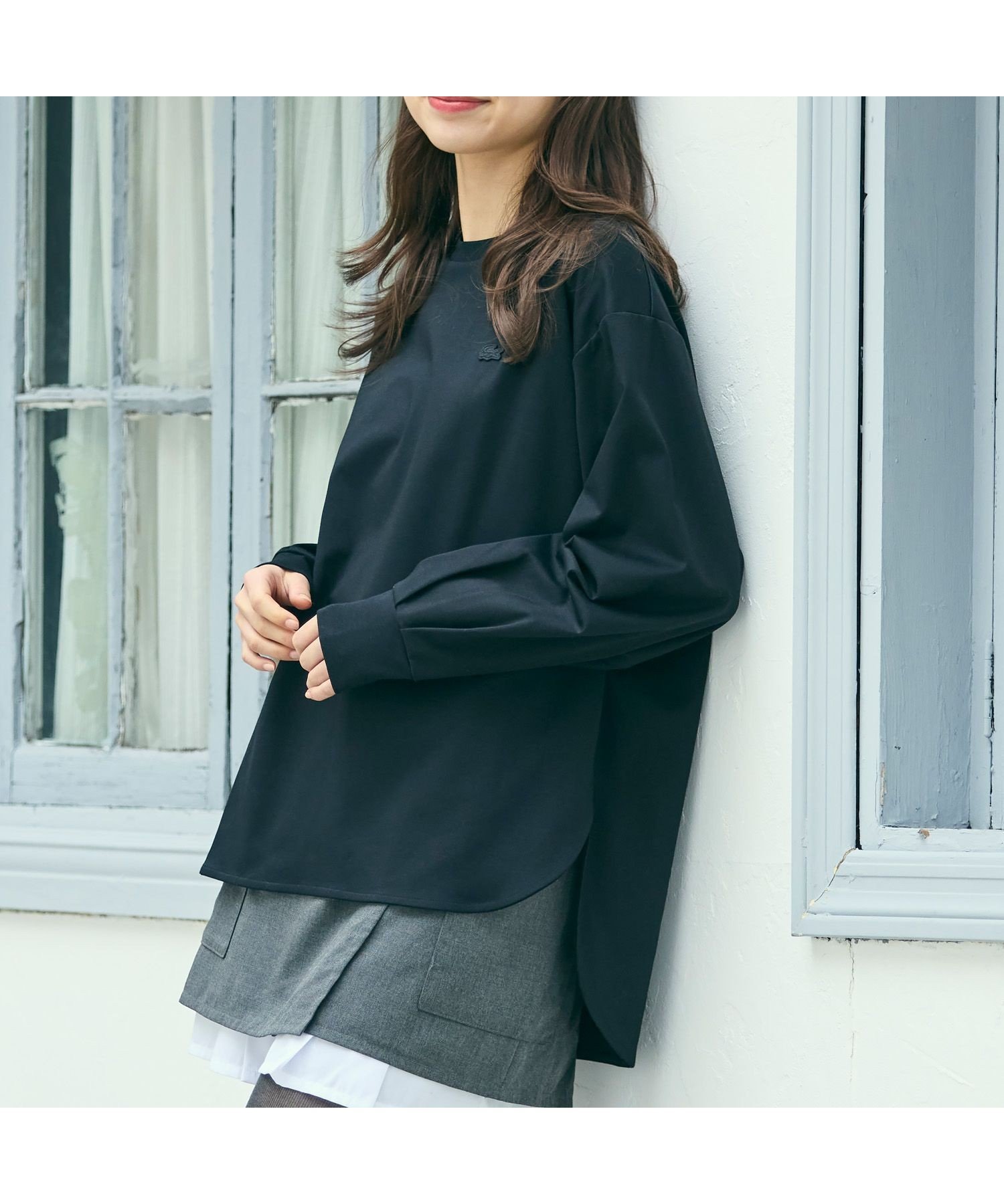 【ラコステ/LACOSTE】の【オンライン限定】LACOSTE バルーンスリーブ サイドスリット オーバーサイズTシャツ インテリア・キッズ・メンズ・レディースファッション・服の通販 founy(ファニー) 　ファッション　Fashion　レディースファッション　Fashion for Women　トップス・カットソー　Cut & Sew Tops　シャツ・ブラウス・オフィスカジュアル　Elegant Blouses & Button-Ups　ロングTシャツ・Tシャツ　Longline T-Shirts & Tees　シンプル　Simple, Minimal　スマート　Smart, Elegant　スリット　Slit, Slit Detail　スリーブ　Sleeve, Long Sleeve / Short Sleeve　バランス　Balance, Style Balance　バルーン　Balloon, Balloon Silhouette　フィット　Fit, Slim Fit　フェミニン　Feminine, Girly　ボトム　Bottoms, Lower Wear　ラウンド　Round, Round Neck　ロング　Long, Long-Length　エレガント 上品　Elegant　ブラック|ID: prp329100004846226 ipo3291000000036038436