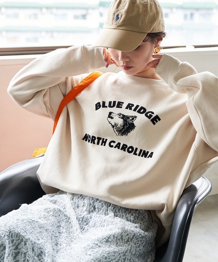 【フリークスストア/FREAK'S STORE】のアニマル カレッジ フロッキー ロゴ スウェット【限定展開】 25AW インテリア・キッズ・メンズ・レディースファッション・服の通販 founy(ファニー) 　ファッション　Fashion　レディースファッション　Fashion for Women　トップス・カットソー　Cut & Sew Tops　レディースパーカー・カジュアルフーディー　Casual Hoodies & Sweatshirts　スウェット・クルーネックトップス　Sweatshirts & Crewnecks / Relaxed Fit Sweat Tops　アニマル　Animal Print　キャップ　Cap, Baseball Cap　ショート　Short, Short Length　スウェット / スエット　Sweatshirt, Sweatwear　ストレート　Straight, Straight Cut　スニーカー　Sneakers, Trainers　ダウン　Down, Puffer　デニム　Denim, Jeans Material　人気　Popular, Best Seller　バランス　Balance, Style Balance　ブルゾン　Blouson, Bomber Jacket　ルーズ　Loose, Oversized　ワイド　Wide, Wide Fit　A/W・秋冬　Autumn/Winter　冬　Winter / This Winter　おすすめ　Recommended / Our Picks　2025年　2025　2025-2026秋冬・A/W　Autumn/Winter 2025–26 AW25–26　ナチュラル|ID: prp329100004846513 ipo3291000000036120923