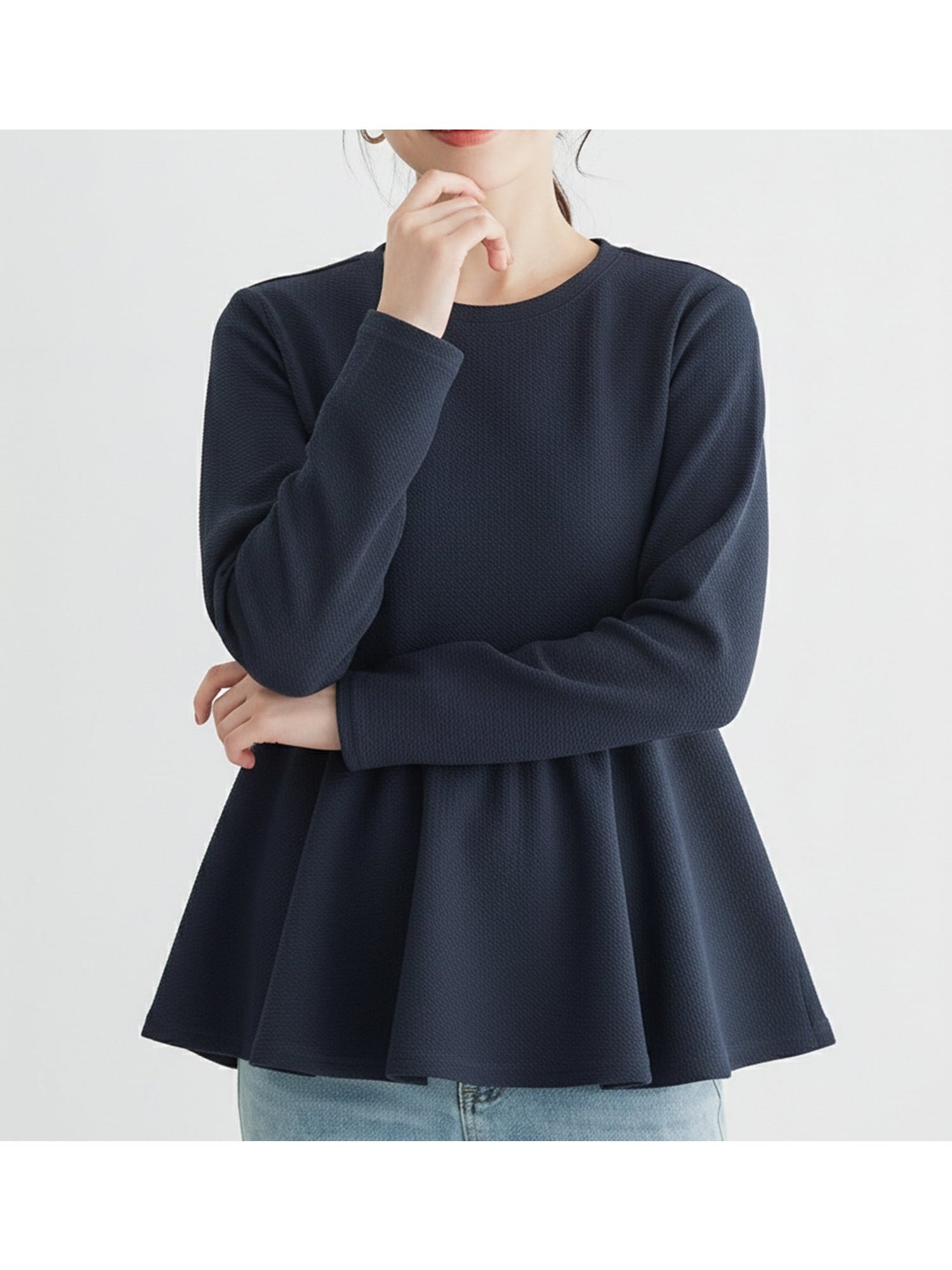 【コカ/COCA】のエンボス 長袖裾フレアトップス インテリア・キッズ・メンズ・レディースファッション・服の通販 founy(ファニー) 　ファッション　Fashion　レディースファッション　Fashion for Women　トップス・カットソー　Cut & Sew Tops　春　Spring　シンプル　Simple, Minimal　スウェット / スエット　Sweatshirt, Sweatwear　ストレッチ　Stretch, Stretchy Fabric　定番　Standard, Basic Item　長袖　Long Sleeve, Full Sleeve　フレア　Flare, Flared　ペプラム　Peplum, Flared Hem　ポケット　Pocket, Pocket Detail　無地　Plain, Solid Color　旅行　Travel　ビジネス 仕事 通勤　Business / Work / Commuting　2026年　2026　Navy|ID: prp329100004846637 ipo3291000000036247097