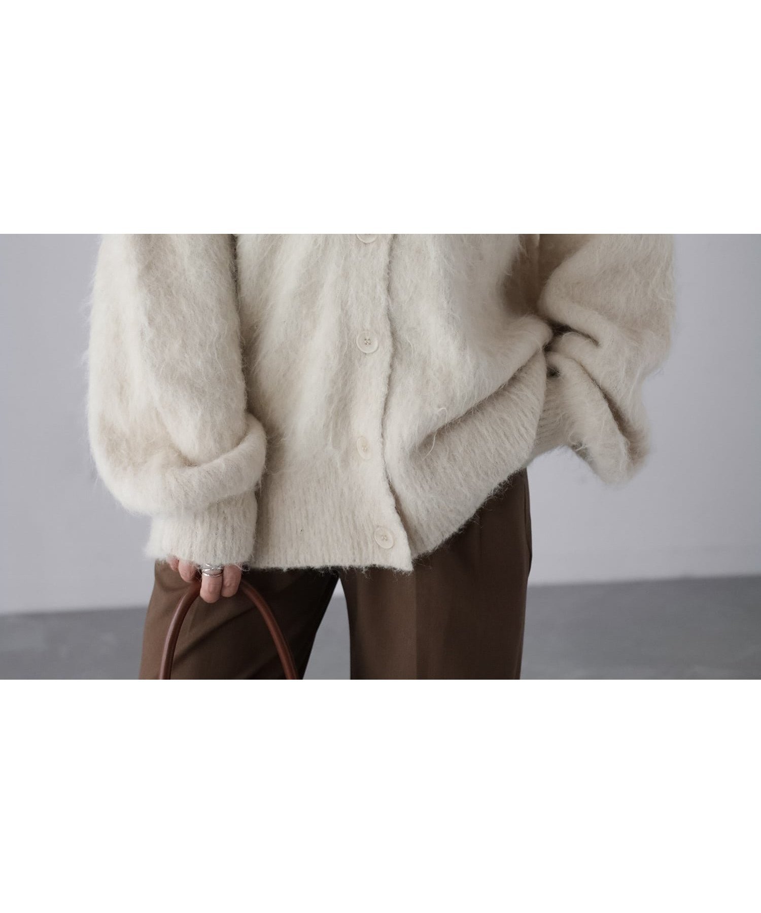 【リベリー/Riberry】のシャギーVネックニットカーディガン インテリア・キッズ・メンズ・レディースファッション・服の通販 founy(ファニー) 　ファッション　Fashion　レディースファッション　Fashion for Women　トップス・カットソー　Cut & Sew Tops　ニット　Knit Tops & Sweaters　カーディガン・羽織り　Layered Style Cardigans　Vネックトップス　V-Neck Tops / V-Cut Neckline Shirts　インナー　Innerwear　ウェーブ　Wavy Pattern　春　Spring　カーディガン　Cardigan, Knitwear　キャミソール　Camisole, Spaghetti Strap Top　キャミワンピース　Cami Dress, Slip Dress　シンプル　Simple, Minimal　ストレート　Straight, Straight Cut　スリーブ　Sleeve, Long Sleeve / Short Sleeve　デニム　Denim, Jeans Material　人気　Popular, Best Seller　バランス　Balance, Style Balance　フェミニン　Feminine, Girly　フレア　Flare, Flared　ボトム　Bottoms, Lower Wear　再入荷　Restock / Back in Stock　おすすめ　Recommended / Our Picks　ライトベージュ|ID: prp329100004848714 ipo3291000000035454112