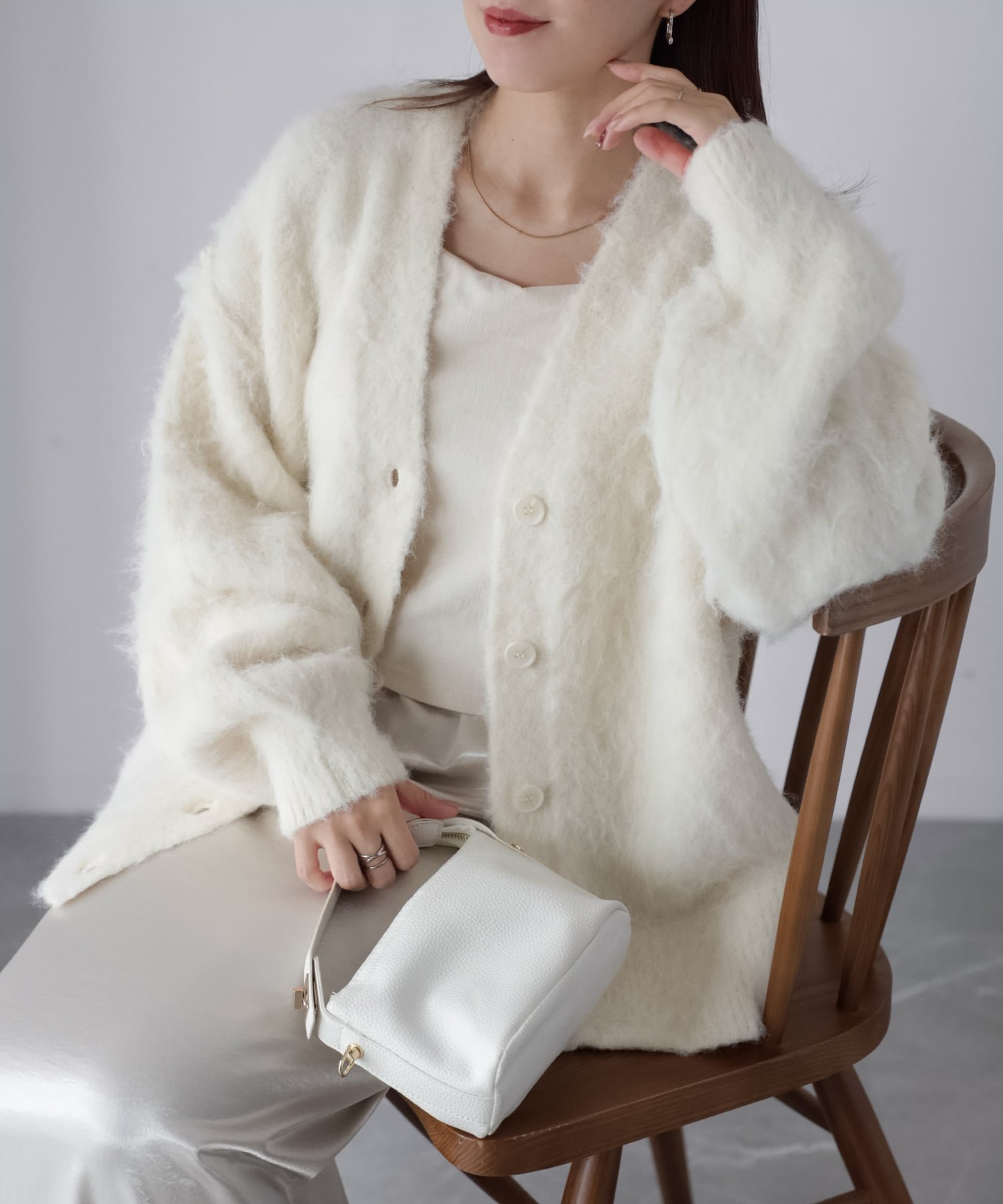 【リベリー/Riberry】のシャギーVネックニットカーディガン インテリア・キッズ・メンズ・レディースファッション・服の通販 founy(ファニー) 　ファッション　Fashion　レディースファッション　Fashion for Women　トップス・カットソー　Cut & Sew Tops　ニット　Knit Tops & Sweaters　カーディガン・羽織り　Layered Style Cardigans　Vネックトップス　V-Neck Tops / V-Cut Neckline Shirts　インナー　Innerwear　ウェーブ　Wavy Pattern　春　Spring　カーディガン　Cardigan, Knitwear　キャミソール　Camisole, Spaghetti Strap Top　キャミワンピース　Cami Dress, Slip Dress　シンプル　Simple, Minimal　ストレート　Straight, Straight Cut　スリーブ　Sleeve, Long Sleeve / Short Sleeve　デニム　Denim, Jeans Material　人気　Popular, Best Seller　バランス　Balance, Style Balance　フェミニン　Feminine, Girly　フレア　Flare, Flared　ボトム　Bottoms, Lower Wear　再入荷　Restock / Back in Stock　おすすめ　Recommended / Our Picks　アイボリー|ID: prp329100004848714 ipo3291000000035454130