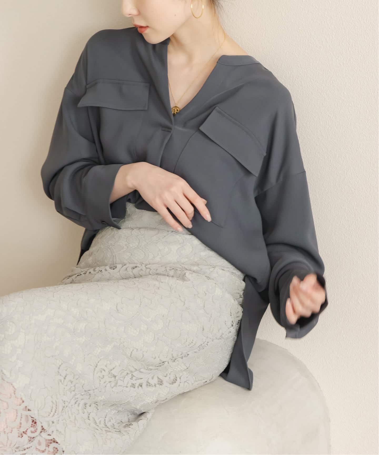 【ノーブル / スピック&スパン/NOBLE / Spick & Span】の《追加・WEB限定カラー》ワークディテールドレープシャツ 人気、トレンドファッション・服の通販 founy(ファニー) 　ファッション　Fashion　レディースファッション　Fashion for Women　トップス・カットソー　Cut & Sew Tops　シャツ・ブラウス・オフィスカジュアル　Elegant Blouses & Button-Ups　とろみ　Fluid, Flowy Fabric　デコルテ　Décolleté, Neckline　バランス　Balance, Style Balance　ベーシック　Basic, Essential　ポケット　Pocket, Pocket Detail　ワーク　Workwear, Utility Style　ビジネス 仕事 通勤　Business / Work / Commuting　 other-1|ID: prp329100004850123 ipo3291000000036038495