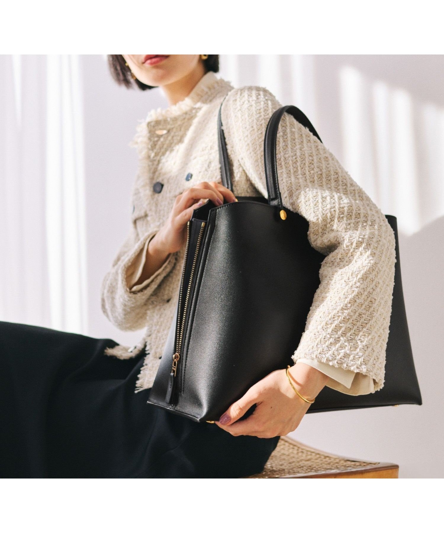 【ロペ/ROPE'】の【E POR】【WEB限定】Y BAG Medium+ /A4対応・通勤・26SS インテリア・キッズ・メンズ・レディースファッション・服の通販 founy(ファニー) 　ファッション　Fashion　レディースファッション　Fashion for Women　オレンジ　Orange　コンパクト　Compact, Small Size　サイドジップ　Side Zip, Side Zipper　ショルダー　Shoulder, Shoulder Strap　ジャケット　Jacket, Outerwear　スマート　Smart, Elegant　台形　A-Line, Trapezoid Shape　バランス　Balance, Style Balance　フォルム　Silhouette, Form　ポケット　Pocket, Pocket Detail　S/S・春夏　SS, Spring/Summer, Warm Season　夏　Summer　ビジネス 仕事 通勤　Business / Work / Commuting　2026年　2026　ブラック(01)|ID: prp329100004850246 ipo3291000000035540780