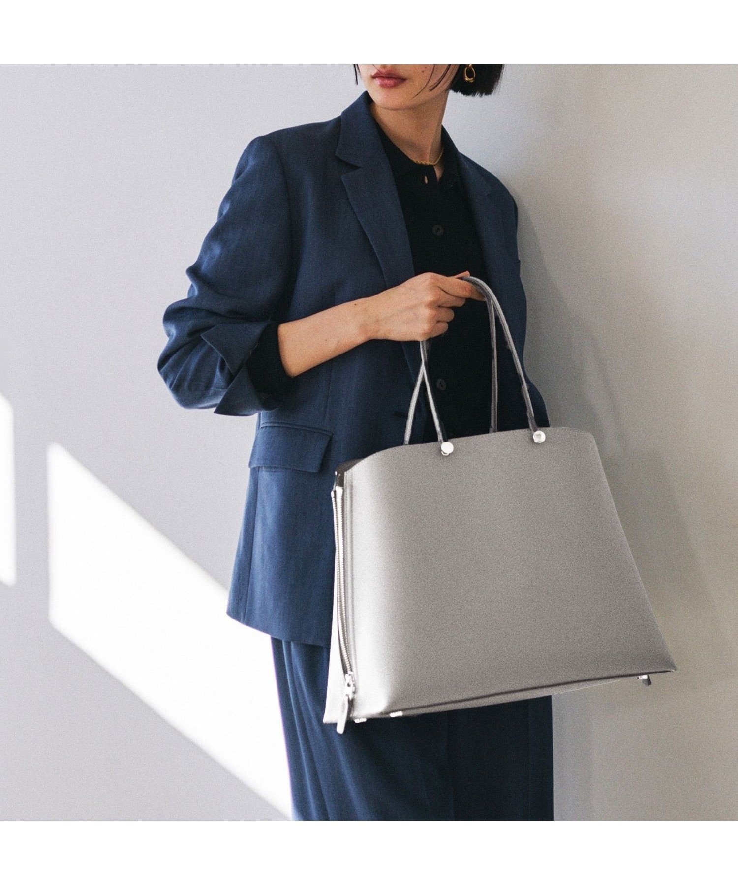 【ロペ/ROPE'】の【E POR】【WEB限定】Y BAG Medium+ /A4対応・通勤・26SS インテリア・キッズ・メンズ・レディースファッション・服の通販 founy(ファニー) 　ファッション　Fashion　レディースファッション　Fashion for Women　オレンジ　Orange　コンパクト　Compact, Small Size　サイドジップ　Side Zip, Side Zipper　ショルダー　Shoulder, Shoulder Strap　ジャケット　Jacket, Outerwear　スマート　Smart, Elegant　台形　A-Line, Trapezoid Shape　バランス　Balance, Style Balance　フォルム　Silhouette, Form　ポケット　Pocket, Pocket Detail　S/S・春夏　SS, Spring/Summer, Warm Season　夏　Summer　ビジネス 仕事 通勤　Business / Work / Commuting　2026年　2026　グレー(07)|ID: prp329100004850246 ipo3291000000035540783