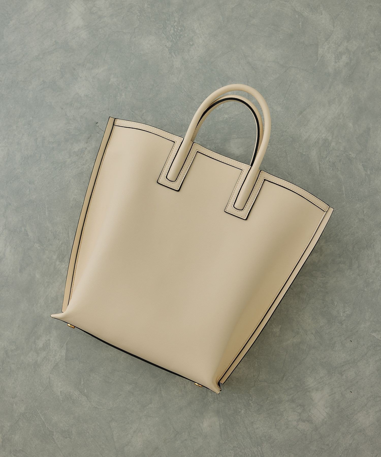 【ロペ/ROPE'】の【E POR】Ree BAG Large【通勤】【A4対応】 インテリア・キッズ・メンズ・レディースファッション・服の通販 founy(ファニー) 　ファッション　Fashion　レディースファッション　Fashion for Women　エレガント 上品　Elegant　軽量　Lightweight, Ultra Light　ショルダー　Shoulder, Shoulder Strap　ショート　Short, Short Length　シンプル　Simple, Minimal　スーツ　Suit, Formalwear　バランス　Balance, Style Balance　ビッグ　Big, Oversized　ポケット　Pocket, Pocket Detail　ロング　Long, Long-Length　おすすめ　Recommended / Our Picks　ビジネス 仕事 通勤　Business / Work / Commuting　ベージュ系(29)|ID: prp329100004850251 ipo3291000000035540970