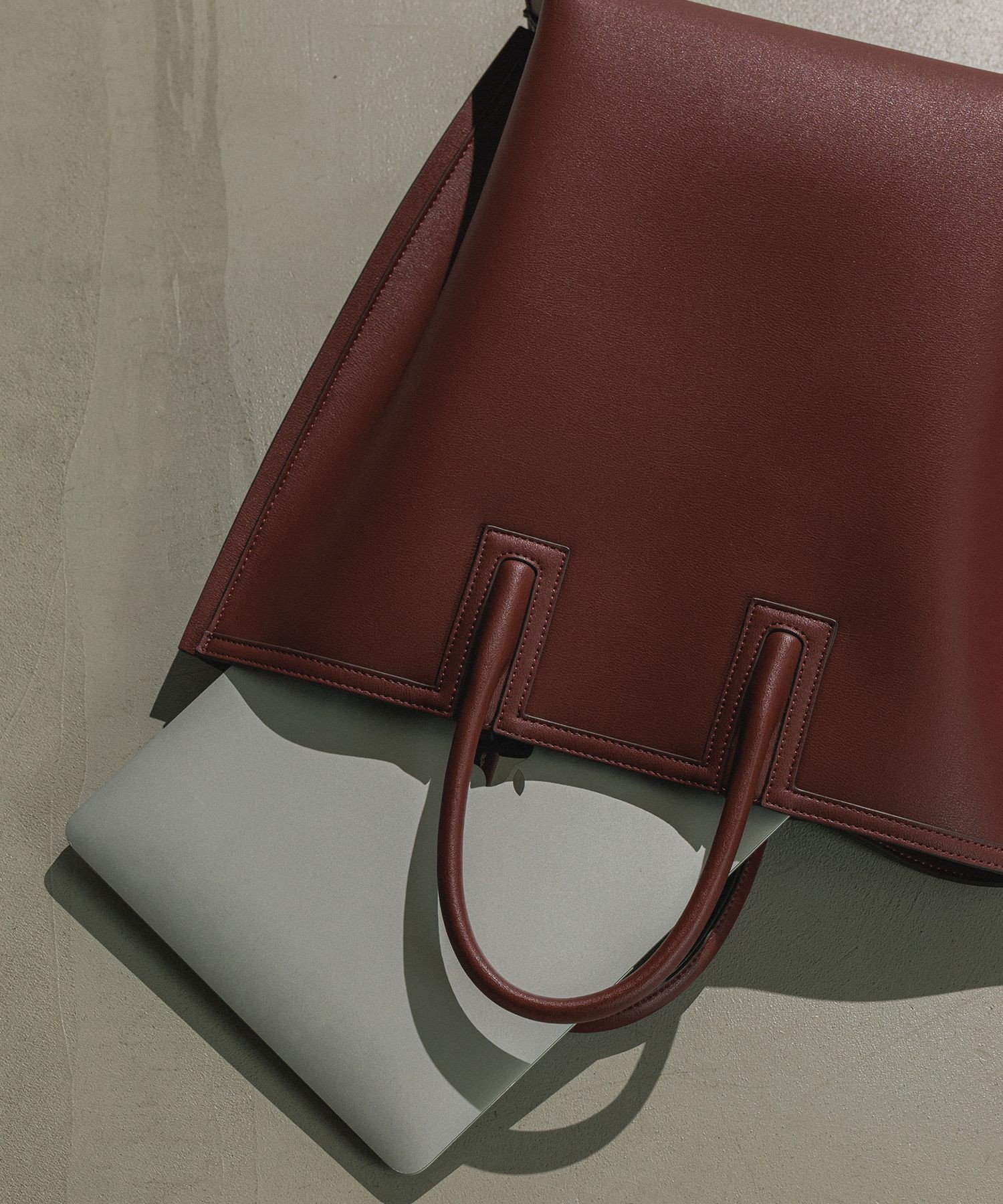 【ロペ/ROPE'】の【E POR】Ree BAG Large【通勤】【A4対応】 インテリア・キッズ・メンズ・レディースファッション・服の通販 founy(ファニー) 　ファッション　Fashion　レディースファッション　Fashion for Women　エレガント 上品　Elegant　軽量　Lightweight, Ultra Light　ショルダー　Shoulder, Shoulder Strap　ショート　Short, Short Length　シンプル　Simple, Minimal　スーツ　Suit, Formalwear　バランス　Balance, Style Balance　ビッグ　Big, Oversized　ポケット　Pocket, Pocket Detail　ロング　Long, Long-Length　おすすめ　Recommended / Our Picks　ビジネス 仕事 通勤　Business / Work / Commuting　ワイン(66)|ID: prp329100004850251 ipo3291000000035540991