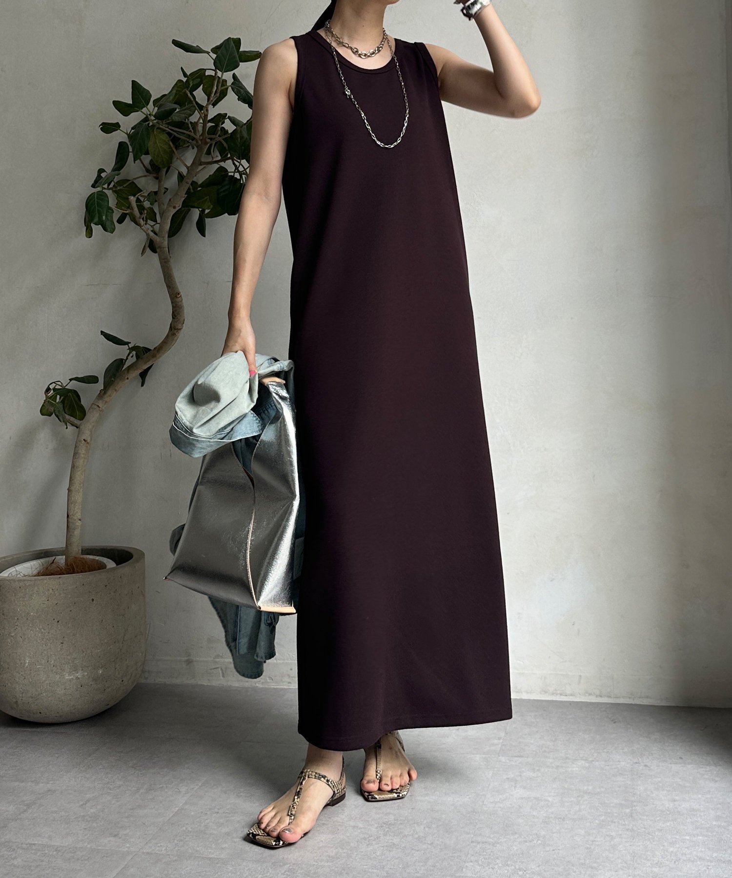 【ドゥドゥ/DouDou】の【全骨格細見え】ブークレーダンボールタンクワンピース インテリア・キッズ・メンズ・レディースファッション・服の通販 founy(ファニー) 　ファッション　Fashion　レディースファッション　Fashion for Women　ワンピース　Dresses　春　Spring　スマート　Smart, Elegant　スリット　Slit, Slit Detail　雑誌　Magazine, Fashion Magazine　タンク　Tank Top, Sleeveless Top　フラット　Flat, Flat Shoes　ポケット　Pocket, Pocket Detail　S/S・春夏　SS, Spring/Summer, Warm Season　再入荷　Restock / Back in Stock　夏　Summer　エレガント 上品　Elegant　2025年　2025　2025春夏・S/S　Spring/Summer 2025 SS25　ブラウン|ID: prp329100004850269 ipo3291000000036042877