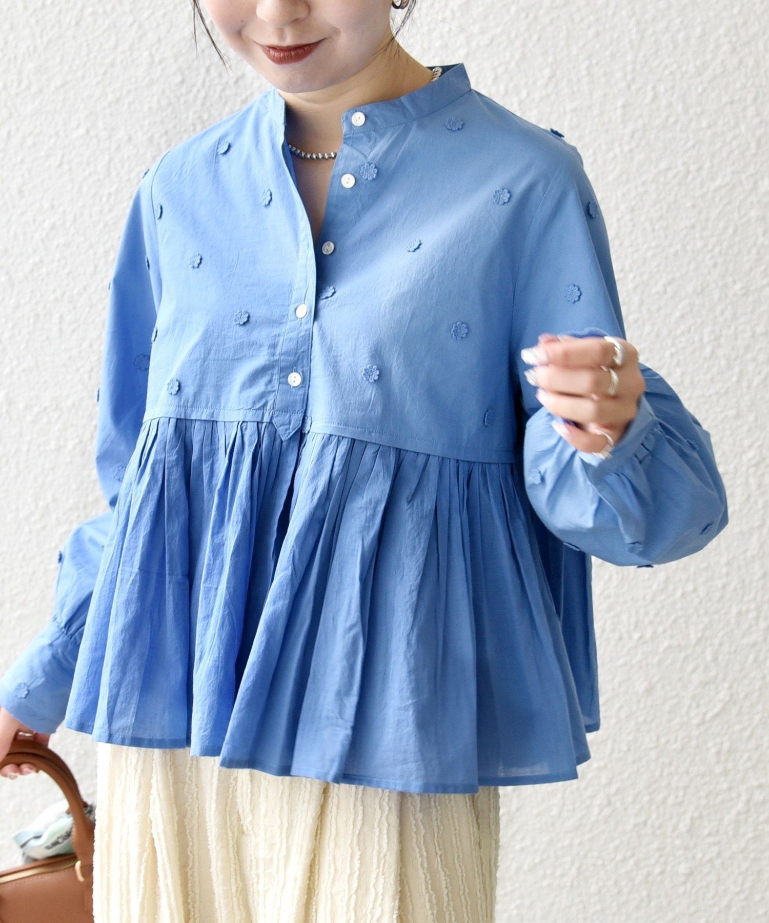 【シップス フォー ウィメン/SHIPS】の【WEB限定】SHIPS any 洗濯機可能 フラワー モチーフ ペプラム ギャザー シャツ ブラウス インテリア・キッズ・メンズ・レディースファッション・服の通販 founy(ファニー) 　ファッション　Fashion　レディースファッション　Fashion for Women　トップス・カットソー　Cut & Sew Tops　シャツ・ブラウス・オフィスカジュアル　Elegant Blouses & Button-Ups　インド　Indian Textile　洗える　Machine Washable　ギャザー　Gathered, Ruffled　今季　This Season, Current Season　スタンド　Stand Collar, Upright Stand　バランス　Balance, Style Balance　フェミニン　Feminine, Girly　フラワー　Flower, Floral　フレア　Flare, Flared　ペプラム　Peplum, Flared Hem　モチーフ　Motif, Design Theme　ワイド　Wide, Wide Fit　2026年　2026　ブルー|ID: prp329100004850946 ipo3291000000035704506