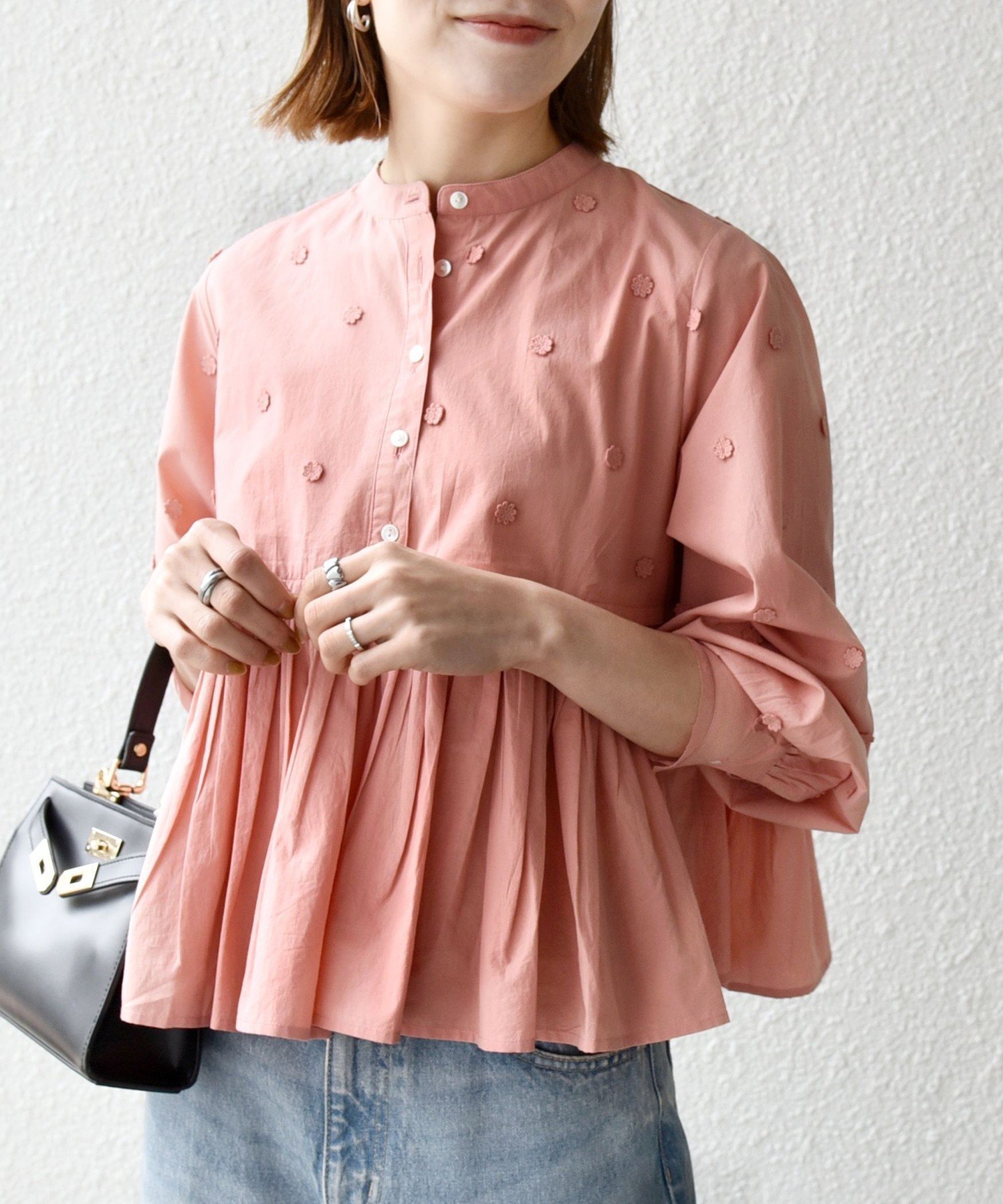 【シップス フォー ウィメン/SHIPS】の【WEB限定】SHIPS any 洗濯機可能 フラワー モチーフ ペプラム ギャザー シャツ ブラウス インテリア・キッズ・メンズ・レディースファッション・服の通販 founy(ファニー) 　ファッション　Fashion　レディースファッション　Fashion for Women　トップス・カットソー　Cut & Sew Tops　シャツ・ブラウス・オフィスカジュアル　Elegant Blouses & Button-Ups　インド　Indian Textile　洗える　Machine Washable　ギャザー　Gathered, Ruffled　今季　This Season, Current Season　スタンド　Stand Collar, Upright Stand　バランス　Balance, Style Balance　フェミニン　Feminine, Girly　フラワー　Flower, Floral　フレア　Flare, Flared　ペプラム　Peplum, Flared Hem　モチーフ　Motif, Design Theme　ワイド　Wide, Wide Fit　2026年　2026　ピンク|ID: prp329100004850946 ipo3291000000035704520