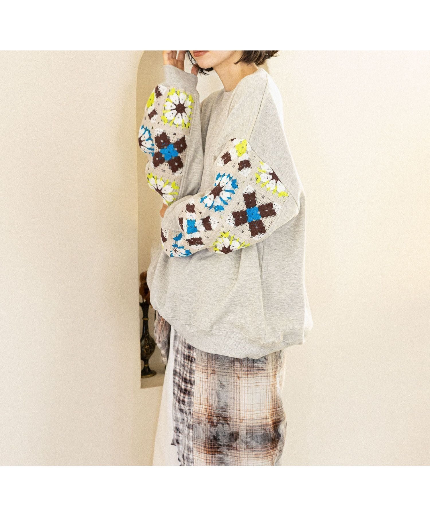 【ニコアンド/niko and】のクロシェコンビプルオーバー インテリア・キッズ・メンズ・レディースファッション・服の通販 founy(ファニー) 　ファッション　Fashion　レディースファッション　Fashion for Women　トップス・カットソー　Cut & Sew Tops　カジュアルプルオーバー・ニットトップス　Pullovers & Knit Tops / Casual Pullovers　おすすめ　Recommended / Our Picks　クロシェ　Crochet, Knitted Lace　スウェット / スエット　Sweatshirt, Sweatwear　バランス　Balance, Style Balance　フラワー　Flower, Floral　ボトム　Bottoms, Lower Wear　ライトグレー|ID: prp329100004851450 ipo3291000000036070524