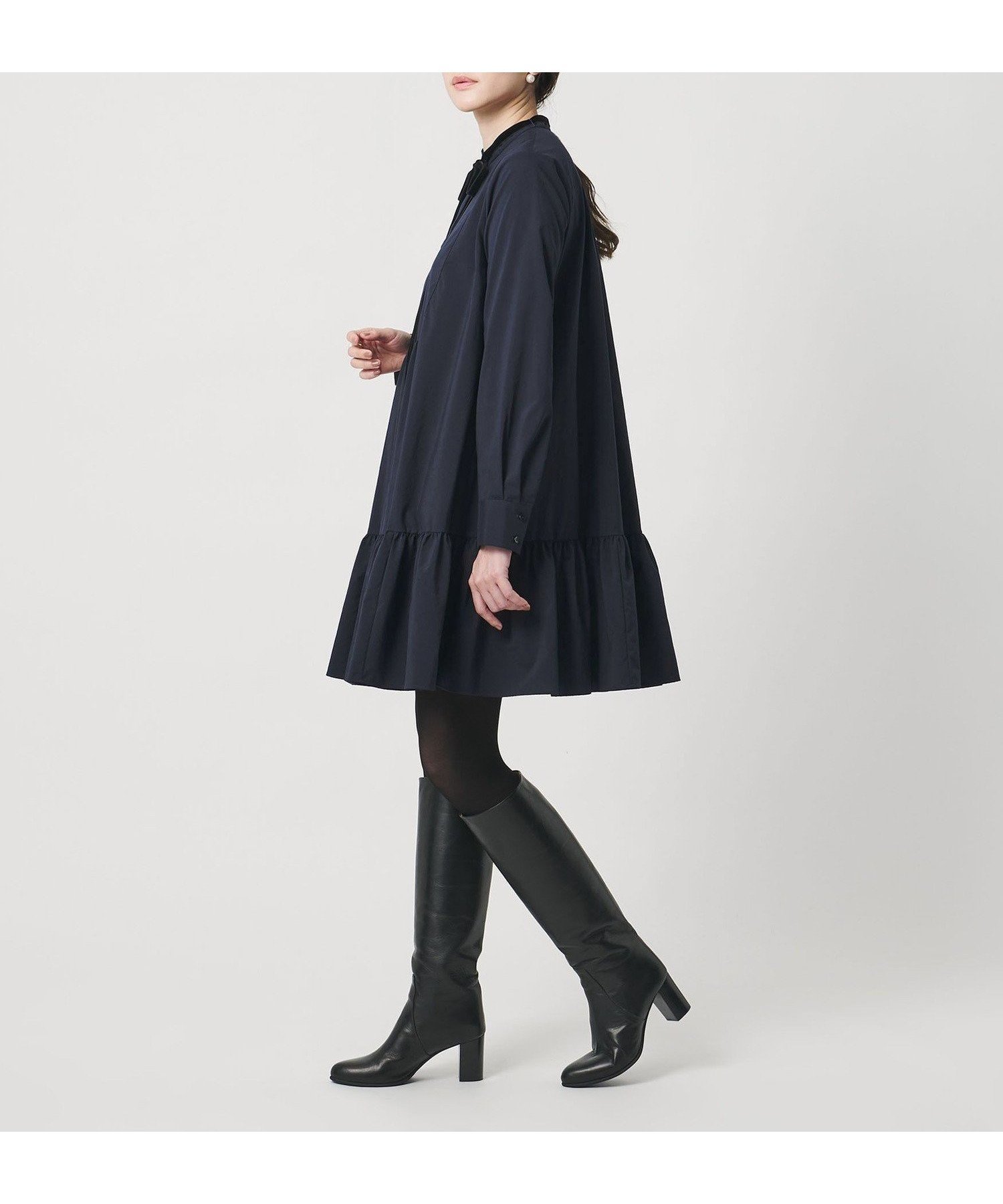 【ユナイテッドアローズ/UNITED ARROWS】のタフタ ギャザー ティアードワンピース -ウォッシャブル- インテリア・キッズ・メンズ・レディースファッション・服の通販 founy(ファニー) 　ファッション　Fashion　レディースファッション　Fashion for Women　ワンピース　Dresses　ウォッシャブル　Machine Washable　ギャザー　Gathered, Ruffled　クラシカル　Classical, Vintage-Inspired　軽量　Lightweight, Ultra Light　シューズ　Shoes, Footwear　ジャケット　Jacket, Outerwear　タイツ　Tights, Legwear　タフタ　Taffeta, Structured Fabric　ティアードワンピース　Tiered Dress, Flared Dress　フェミニン　Feminine, Girly　フラット　Flat, Flat Shoes　フロント　Front, Front Design　ベルベット　Velvet, Velvety　リボン　Ribbon, Bow　ロング　Long, Long-Length　おすすめ　Recommended / Our Picks　NAVY|ID: prp329100004851464 ipo3291000000035592102