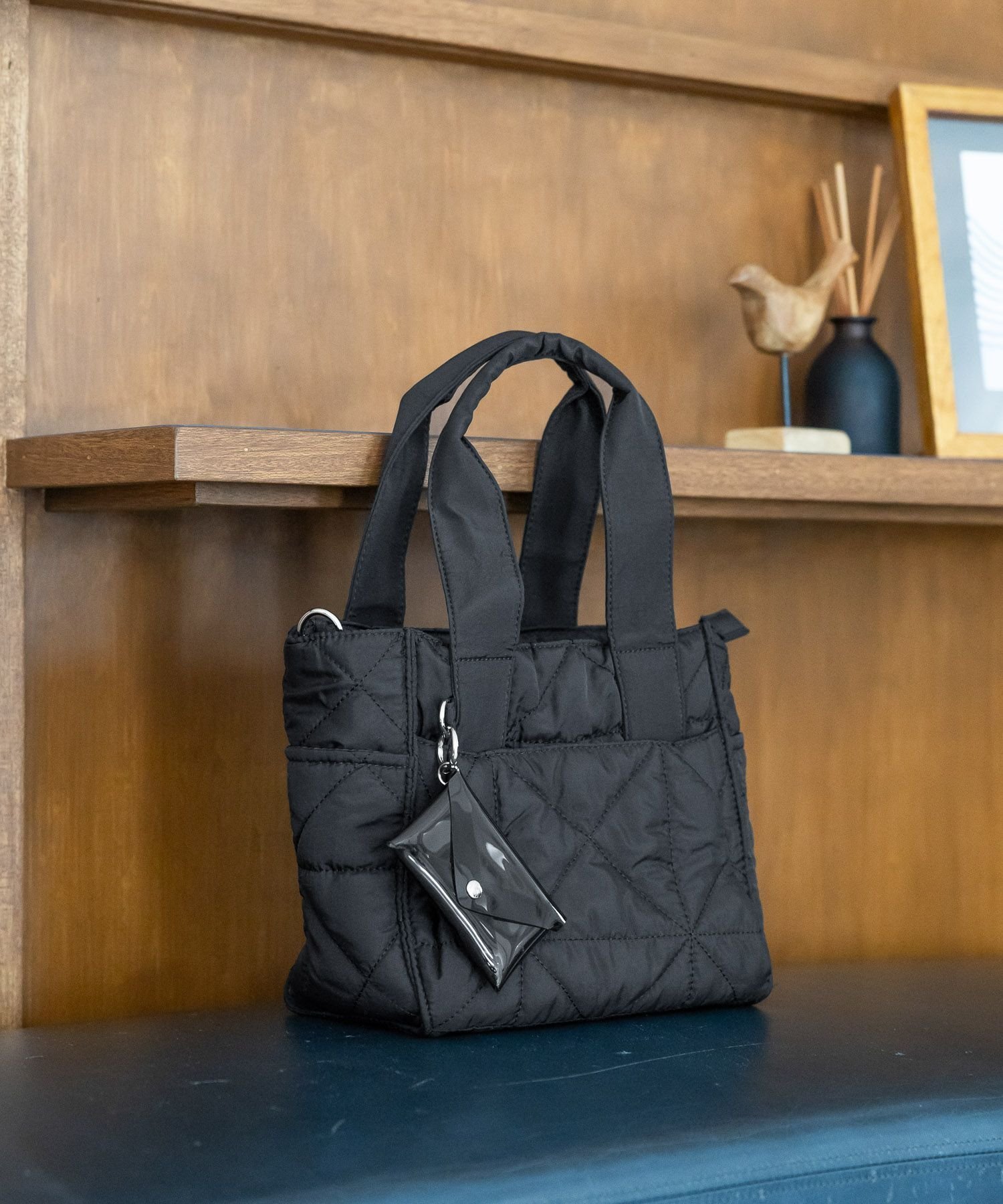 【グローバルワーク/GLOBAL WORK】の推しごとキルティング2WAYトート/286268 インテリア・キッズ・メンズ・レディースファッション・服の通販 founy(ファニー) 　ファッション　Fashion　レディースファッション　Fashion for Women　バッグ　Bags　キルティング　Quilted, Quilting　ショルダー　Shoulder, Shoulder Strap　チャーム　Charm, Pendant　ポケット　Pocket, Pocket Detail　リップ　Lip, Lip Motif　軽量　Lightweight, Ultra Light　ビジネス 仕事 通勤　Business / Work / Commuting　ブラック09|ID: prp329100004851767 ipo3291000000035603431