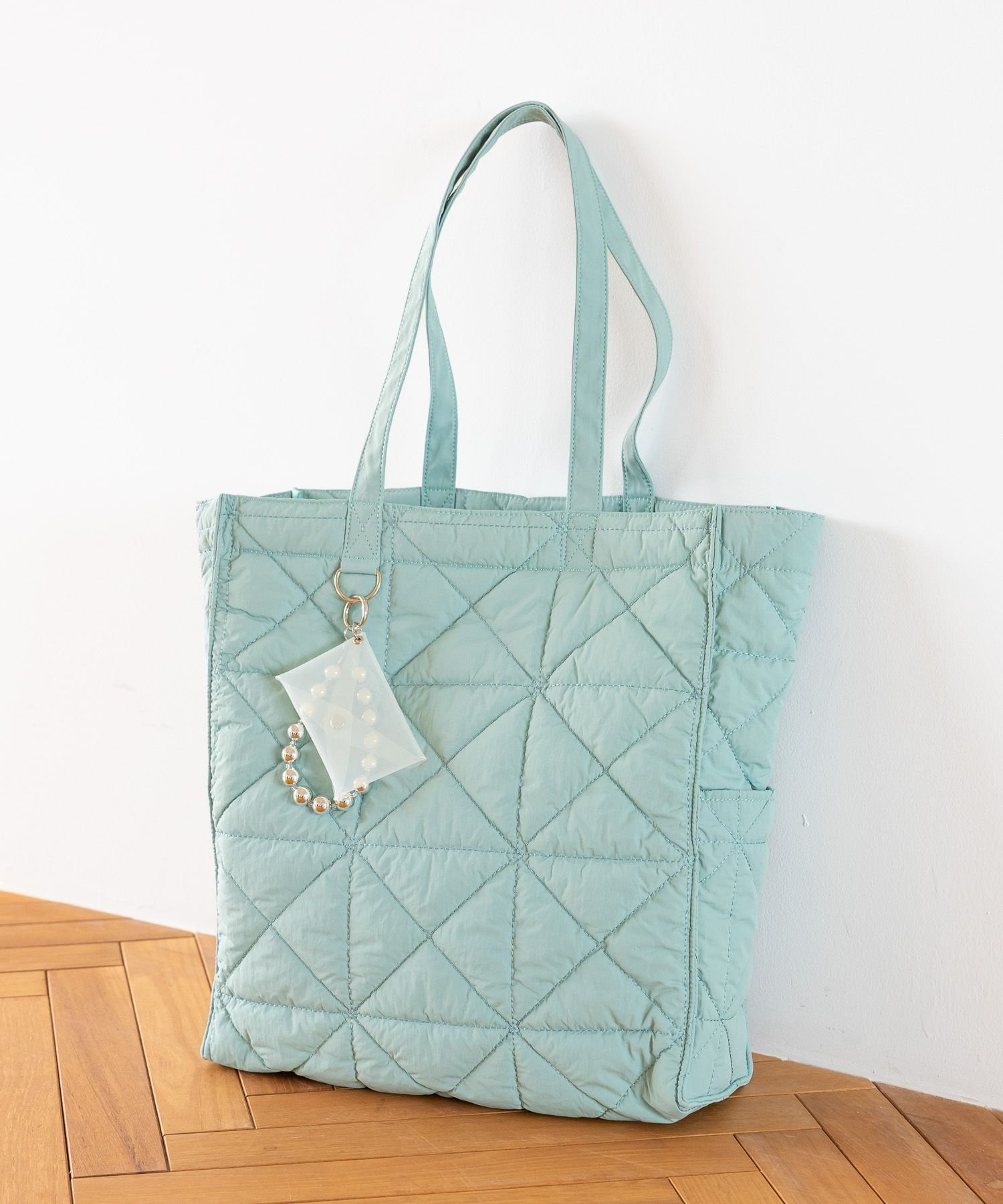 【グローバルワーク/GLOBAL WORK】の推しごとキルティングトート/145465 インテリア・キッズ・メンズ・レディースファッション・服の通販 founy(ファニー) 　ファッション　Fashion　レディースファッション　Fashion for Women　バッグ　Bags　アクセサリー　Fashion Accessories　キルティング　Quilted, Quilting　チャーム　Charm, Pendant　ポーチ　Pouch, Small Case　リップ　Lip, Lip Motif　軽量　Lightweight, Ultra Light　ビジネス 仕事 通勤　Business / Work / Commuting　ミント72|ID: prp329100004852167 ipo3291000000036074985