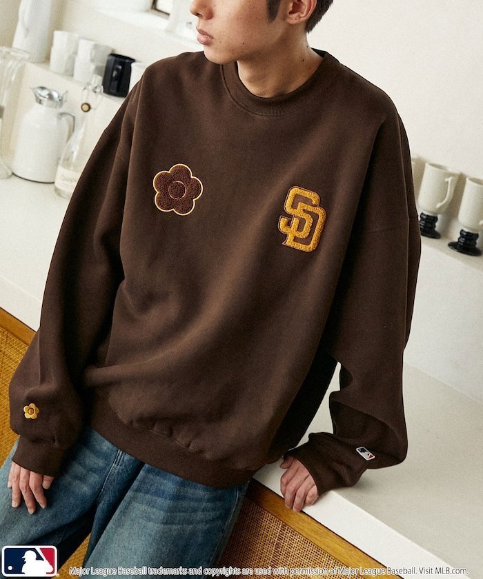 【フリークスストア/FREAK'S STORE】のMLB×MARY QUANT CREW NECK SWEAT/裏起毛クルーネックスウェット 25AW インテリア・キッズ・メンズ・レディースファッション・服の通販 founy(ファニー) ファッション Fashion レディースファッション Fashion for Women トップス・カットソー Cut & Sew Tops レディースパーカー・カジュアルフーディー Casual Hoodies & Sweatshirts スウェット・クルーネックトップス Sweatshirts & Crewnecks / Relaxed Fit Sweat Tops コレクション Collection, Seasonal Line ショルダー Shoulder, Shoulder Strap スウェット / スエット Sweatshirt, Sweatwear スペシャル Special, Limited Edition ドロップ Drop Shoulder, Dropped Style フロント Front, Front Design ミックス Mix, Mixed Style ミニスカート Mini Skirt, Short Skirt リアル Real, Realistic リラックス Relax, Relaxed Fit ロング Long, Long-Length ロンドン London Style, British Inspired A/W・秋冬 Autumn/Winter 冬 Winter / This Winter 2025年 2025 2025-2026秋冬・A/W Autumn/Winter 2025–26 AW25–26 ブラウン|ID: prp329100004853004 ipo3291000000036257455