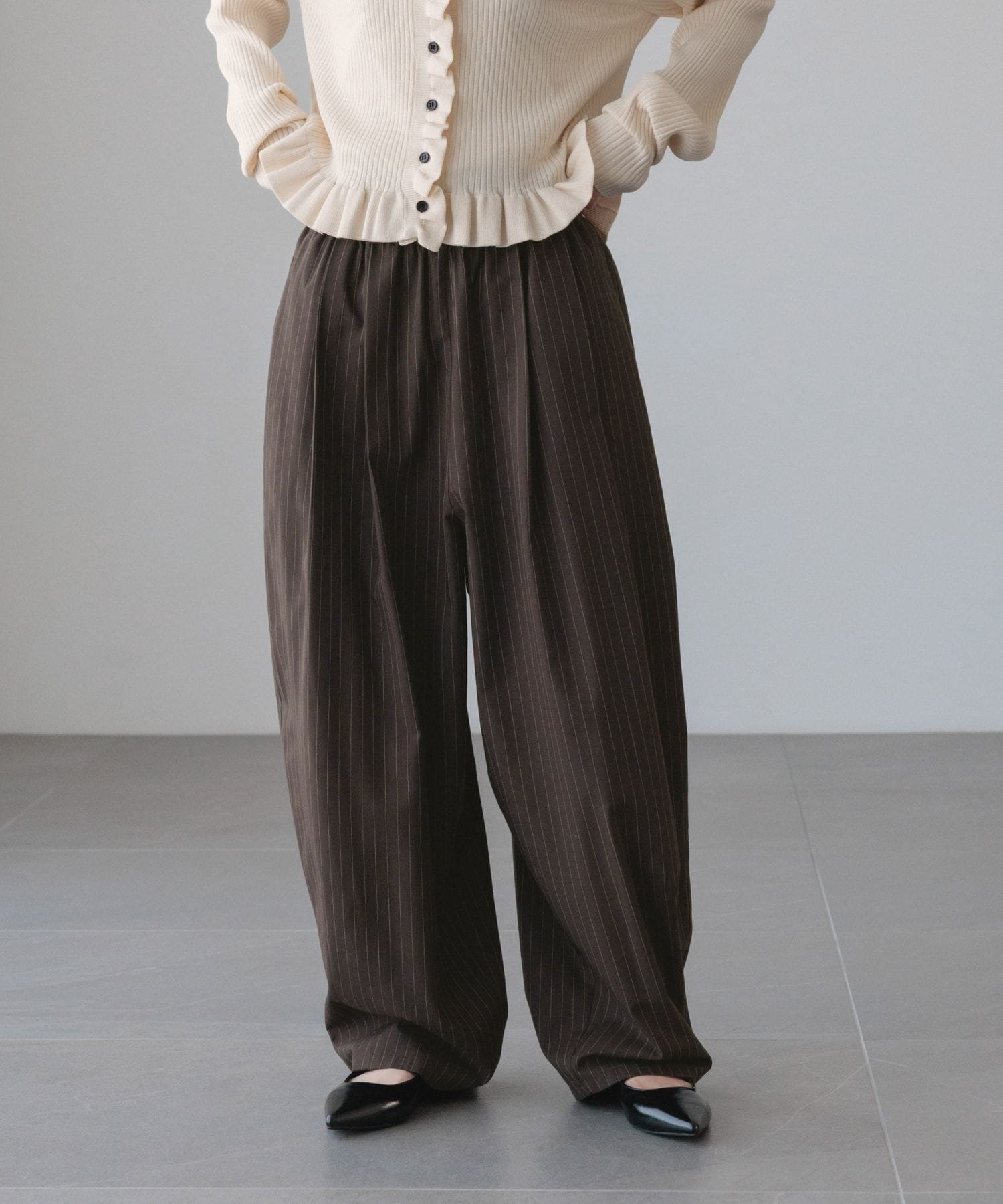 【ローリーズファーム/LOWRYS FARM】のイージーワイドコクーンパンツ インテリア・キッズ・メンズ・レディースファッション・服の通販 founy(ファニー) 　ファッション　Fashion　レディースファッション　Fashion for Women　パンツ　Pants & Trousers　おすすめ　Recommended / Our Picks　なめらか　Smooth, Silky Texture　ギャザー　Gathered, Ruffled　コクーン　Cocoon, Cocoon Silhouette　コンパクト　Compact, Small Size　ショート　Short, Short Length　バランス　Balance, Style Balance　リラックス　Relax, Relaxed Fit　NEWブラウンストライプ|ID: prp329100004853147 ipo3291000000036216086