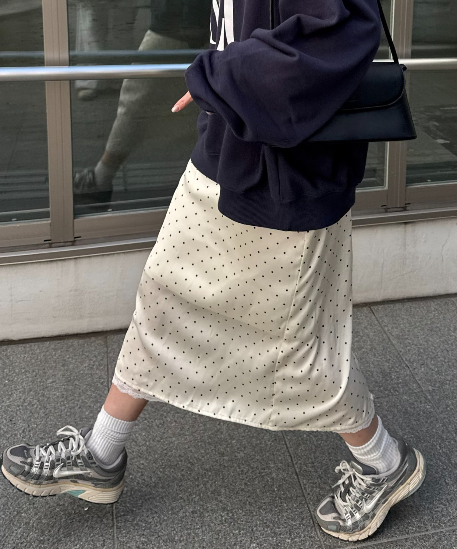 【ディスコート/Discoat】の【umm.】ドット柄サテンナロースカート インテリア・キッズ・メンズ・レディースファッション・服の通販 founy(ファニー) 　ファッション　Fashion　レディースファッション　Fashion for Women　スカート　Skirts　2026年　2026　おすすめ　Recommended / Our Picks　カーディガン　Cardigan, Knitwear　サテン　Satin, Glossy Fabric　ジャケット　Jacket, Outerwear　スウェット / スエット　Sweatshirt, Sweatwear　スラックス　Slacks, Dress Pants　スリット　Slit, Slit Detail　デニム　Denim, Jeans Material　ドット　Polka Dot, Dot Pattern　フェミニン　Feminine, Girly　ランダム　Random, Irregular　レース　Lace, Lace Fabric　エレガント 上品　Elegant　人気　Popular, Best Seller　オフホワイト|ID: prp329100004853151 ipo3291000000036324893