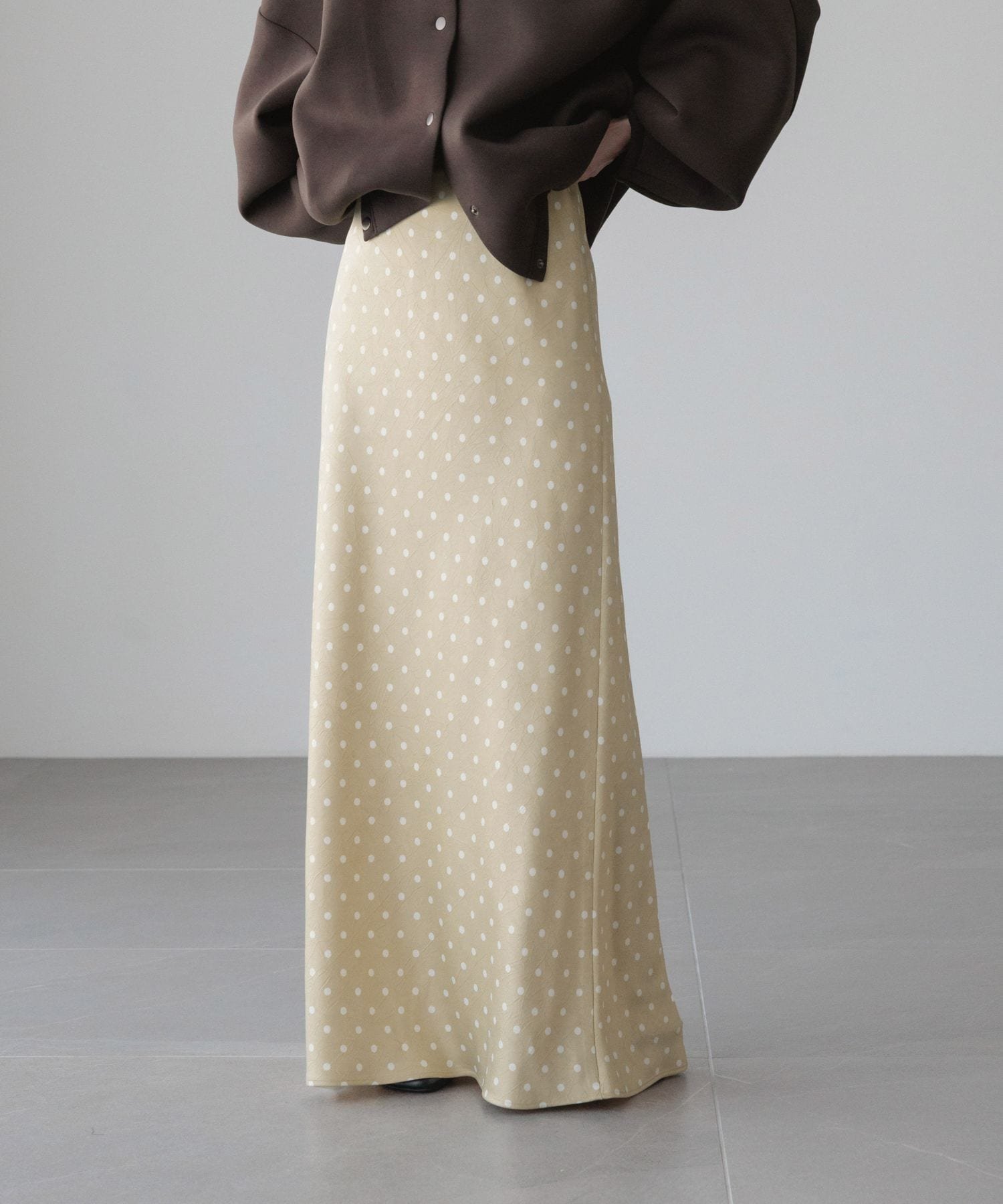 【ローリーズファーム/LOWRYS FARM】のストレッチサテンスカート インテリア・キッズ・メンズ・レディースファッション・服の通販 founy(ファニー) 　ファッション　Fashion　レディースファッション　Fashion for Women　スカート　Skirts　カットソー　Cut and Sewn Top　サテン　Satin, Glossy Fabric　バイアス　Bias, Diagonal Cut　バランス　Balance, Style Balance　フィット　Fit, Slim Fit　フレア　Flare, Flared　エレガント 上品　Elegant　ベージュドット|ID: prp329100004853161 ipo3291000000036219784