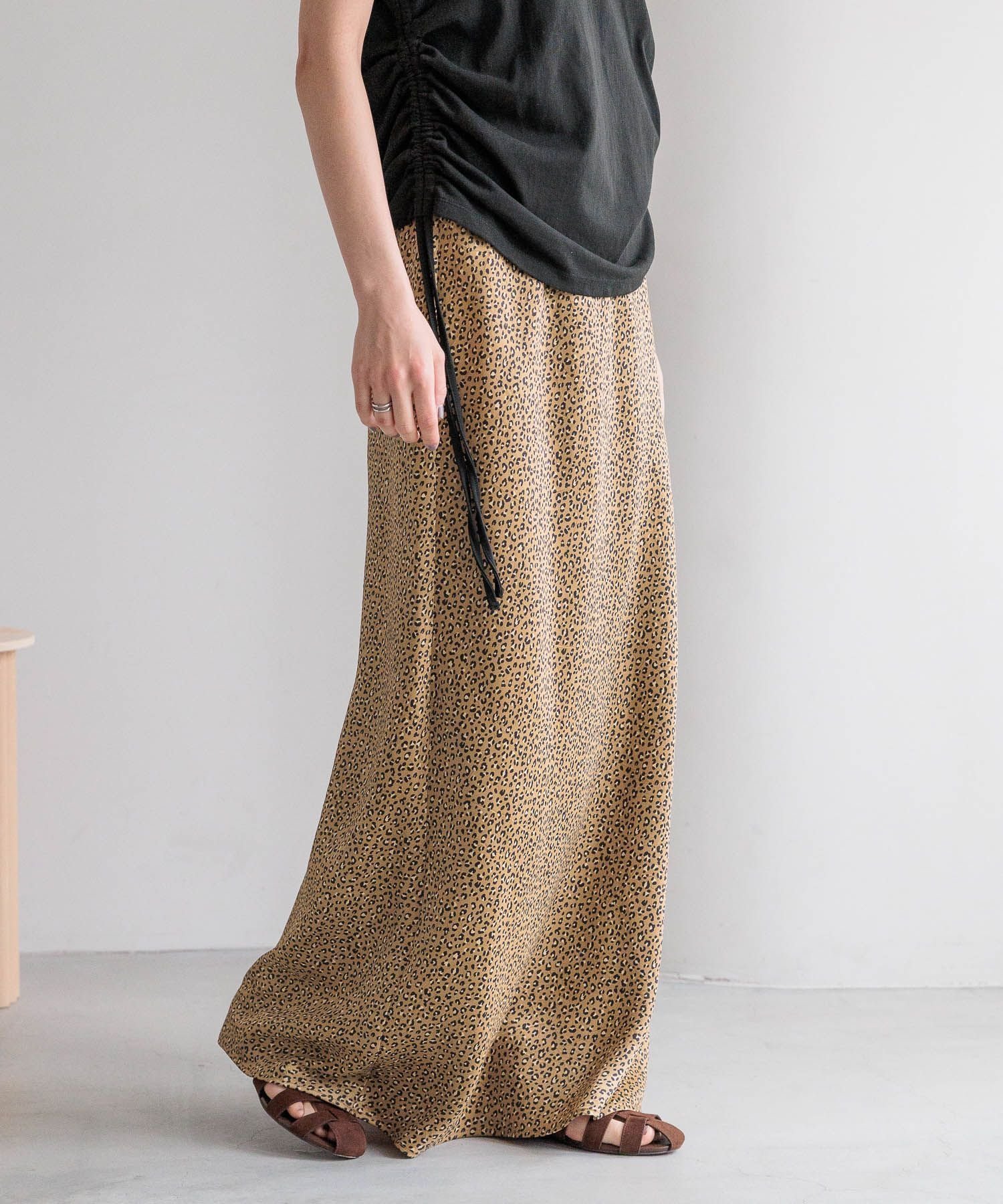 【ローリーズファーム/LOWRYS FARM】のストレッチサテンスカート インテリア・キッズ・メンズ・レディースファッション・服の通販 founy(ファニー) 　ファッション　Fashion　レディースファッション　Fashion for Women　スカート　Skirts　カットソー　Cut and Sewn Top　サテン　Satin, Glossy Fabric　バイアス　Bias, Diagonal Cut　バランス　Balance, Style Balance　フィット　Fit, Slim Fit　フレア　Flare, Flared　エレガント 上品　Elegant　ヒョウガラ|ID: prp329100004853161 ipo3291000000036219785