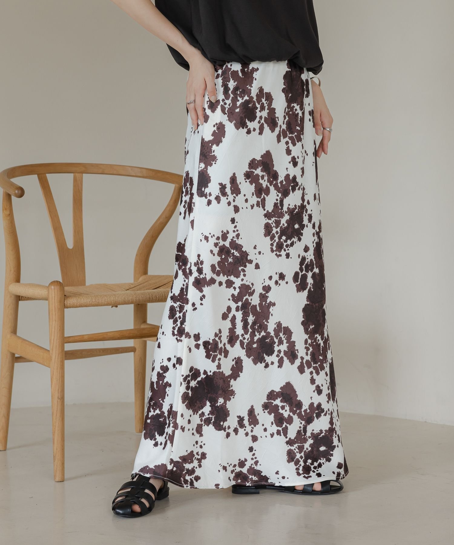 【ローリーズファーム/LOWRYS FARM】のストレッチサテンスカート インテリア・キッズ・メンズ・レディースファッション・服の通販 founy(ファニー) 　ファッション　Fashion　レディースファッション　Fashion for Women　スカート　Skirts　カットソー　Cut and Sewn Top　サテン　Satin, Glossy Fabric　バイアス　Bias, Diagonal Cut　バランス　Balance, Style Balance　フィット　Fit, Slim Fit　フレア　Flare, Flared　エレガント 上品　Elegant　カウガラ|ID: prp329100004853161 ipo3291000000036219787