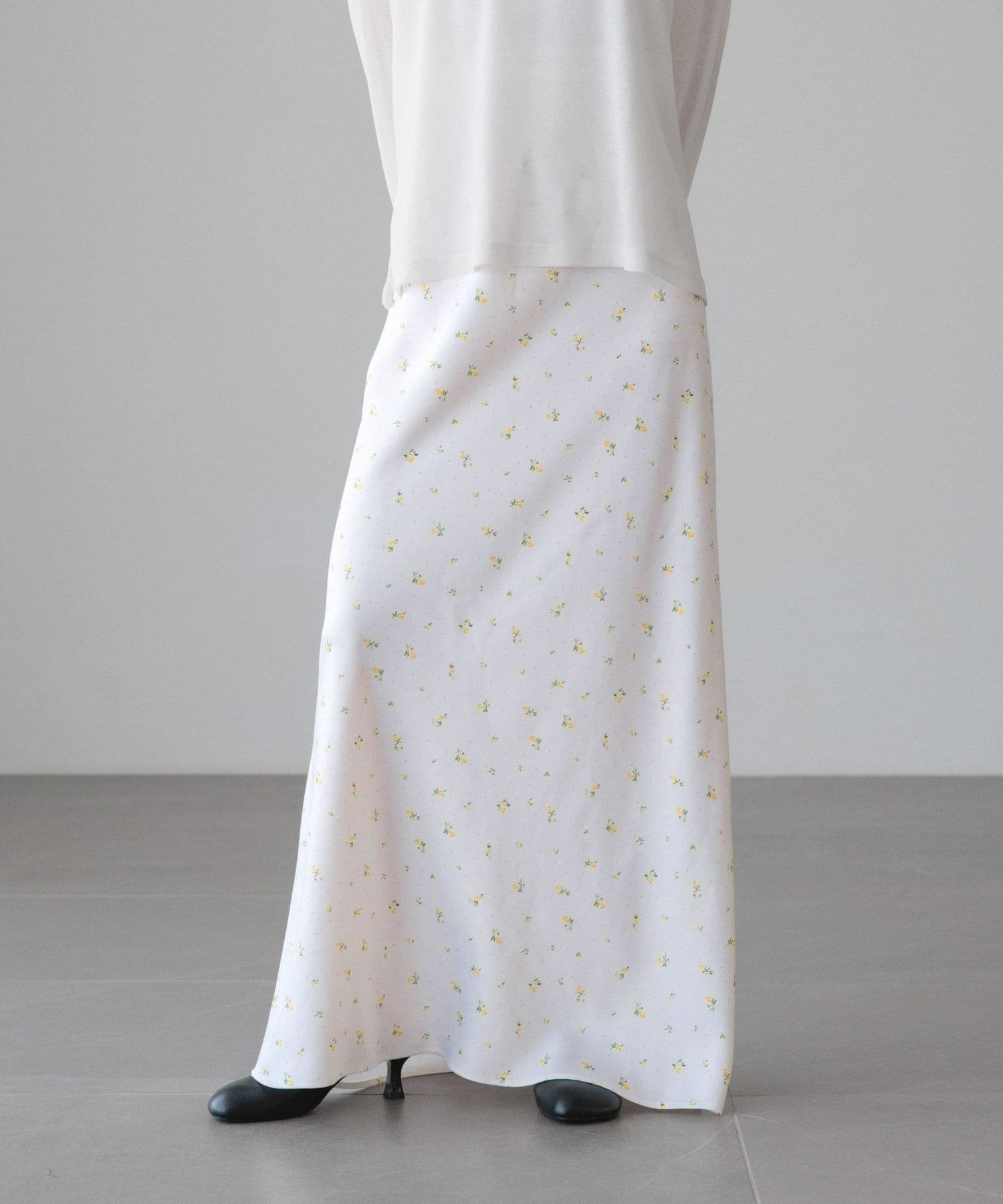 【ローリーズファーム/LOWRYS FARM】のストレッチサテンスカート インテリア・キッズ・メンズ・レディースファッション・服の通販 founy(ファニー) 　ファッション　Fashion　レディースファッション　Fashion for Women　スカート　Skirts　カットソー　Cut and Sewn Top　サテン　Satin, Glossy Fabric　バイアス　Bias, Diagonal Cut　バランス　Balance, Style Balance　フィット　Fit, Slim Fit　フレア　Flare, Flared　エレガント 上品　Elegant　アイボリー花70|ID: prp329100004853161 ipo3291000000036219791