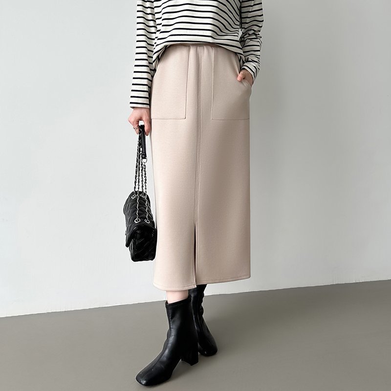 【ココモモ/COCOMOMO】の裏起毛あり/なしタイプ タイト ナロースカート ロング丈 ストレッチ スカート インテリア・キッズ・メンズ・レディースファッション・服の通販 founy(ファニー) 　ファッション　Fashion　レディースファッション　Fashion for Women　スカート　Skirts　シンプル　Simple, Minimal　ストレッチ　Stretch, Stretchy Fabric　ストレート　Straight, Straight Cut　スマホ　Smartphone, Mobile Device　スリット　Slit, Slit Detail　タイトスカート　Pencil Skirt, Tight Skirt　フロント　Front, Front Design　ポケット　Pocket, Pocket Detail　ロング　Long, Long-Length　裏起毛・ベージュ|ID: prp329100004853266 ipo3291000000036258048