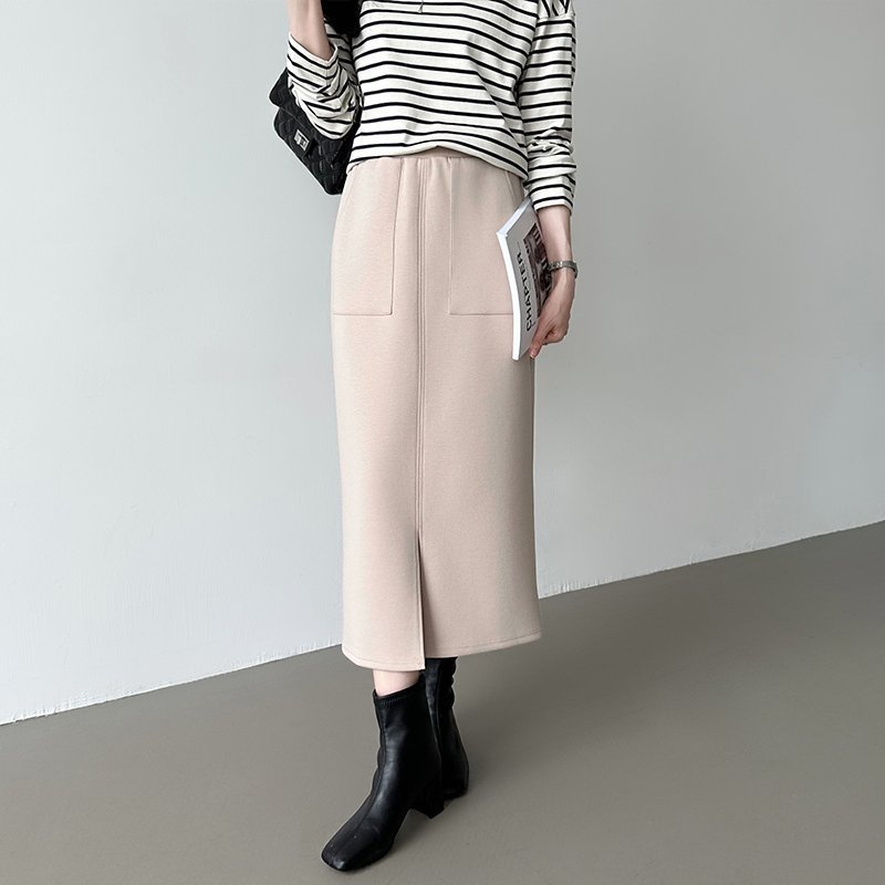 【ココモモ/COCOMOMO】の裏起毛あり/なしタイプ タイト ナロースカート ロング丈 ストレッチ スカート インテリア・キッズ・メンズ・レディースファッション・服の通販 founy(ファニー) 　ファッション　Fashion　レディースファッション　Fashion for Women　スカート　Skirts　シンプル　Simple, Minimal　ストレッチ　Stretch, Stretchy Fabric　ストレート　Straight, Straight Cut　スマホ　Smartphone, Mobile Device　スリット　Slit, Slit Detail　タイトスカート　Pencil Skirt, Tight Skirt　フロント　Front, Front Design　ポケット　Pocket, Pocket Detail　ロング　Long, Long-Length　ベージュ|ID: prp329100004853266 ipo3291000000036258054