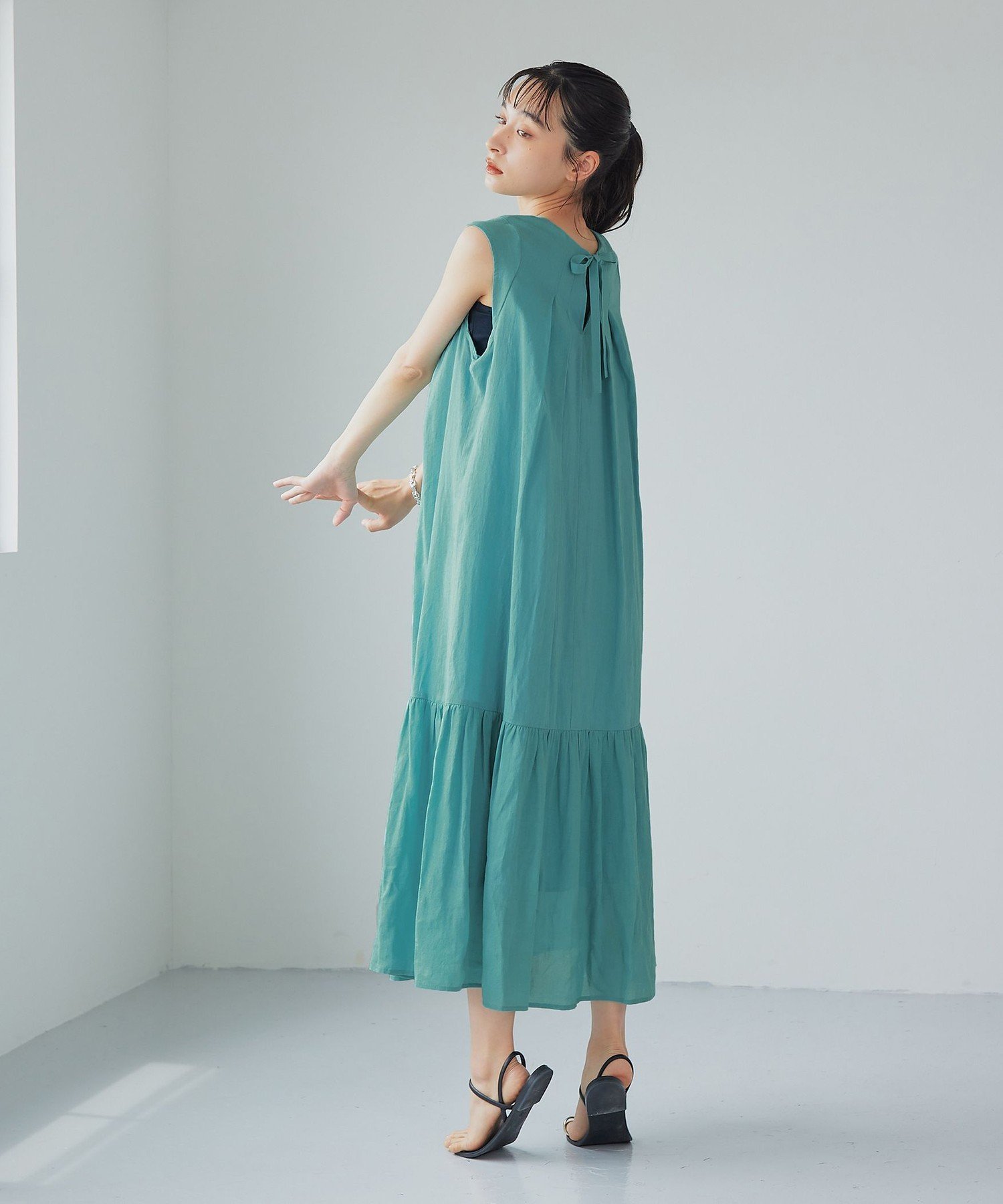 【ユナイテッドアローズ/UNITED ARROWS】のEMMEL REFINES EM RA/TEN タックギャザー 2WAY ワンピース インテリア・キッズ・メンズ・レディースファッション・服の通販 founy(ファニー) 　ファッション　Fashion　レディースファッション　Fashion for Women　ワンピース　Dresses　春　Spring　ギャザー　Gathered, Ruffled　サンダル　Sandals, Summer Shoes　トレンド　Trend, Trending Now　定番　Standard, Basic Item　ノースリーブ　Sleeveless, No-Sleeve　人気　Popular, Best Seller　フィット　Fit, Slim Fit　フラット　Flat, Flat Shoes　リボン　Ribbon, Bow　アウトレット　Outlet / Clearance　おすすめ　Recommended / Our Picks　夏　Summer　エレガント 上品　Elegant　2025年　2025　2025春夏・S/S　Spring/Summer 2025 SS25　LIME|ID: prp329100004853518 ipo3291000000035650620