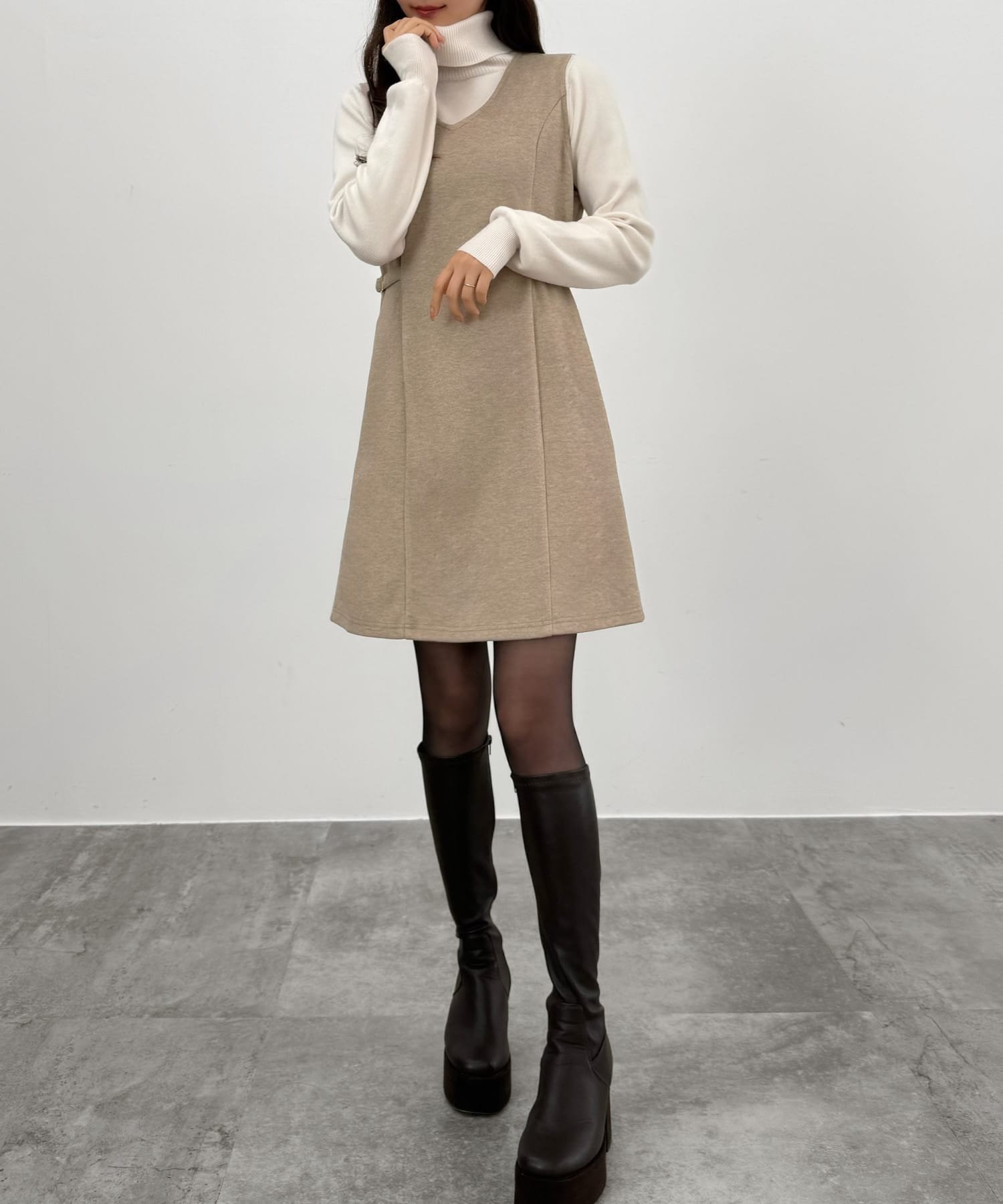 【ジュノア/JUNOAH】のCENEA Vネックミニジャンパースカート インテリア・キッズ・メンズ・レディースファッション・服の通販 founy(ファニー) 　ファッション　Fashion　レディースファッション　Fashion for Women　スカート　Skirts　グレージュ|ID: prp329100004853543 ipo3291000000035650787