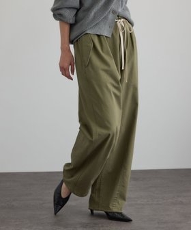 【サロン アダム エ ロペ/SALON adam et rope'】の【WEB限定】ブロークンツイルミリタリータックカーゴパンツ 人気、トレンドファッション・服の通販 founy(ファニー) ファッション Fashion レディースファッション Fashion for Women パンツ Pants & Trousers ヴィンテージ Vintage Style カーゴパンツ Cargo Pants, Utility Pants シアー Sheer, See-Through ジャケット Jacket, Outerwear ストレッチ Stretch, Stretchy Fabric タンク Tank Top, Sleeveless Top チュール Tulip, Tulip Motif ノースリーブ Sleeveless, No-Sleeve フィット Fit, Slim Fit フロント Front, Front Design ボトム Bottoms, Lower Wear ポケット Pocket, Pocket Detail ミリタリー Military, Army Style おすすめ Recommended / Our Picks エレガント 上品 Elegant |ID:prp329100004853814