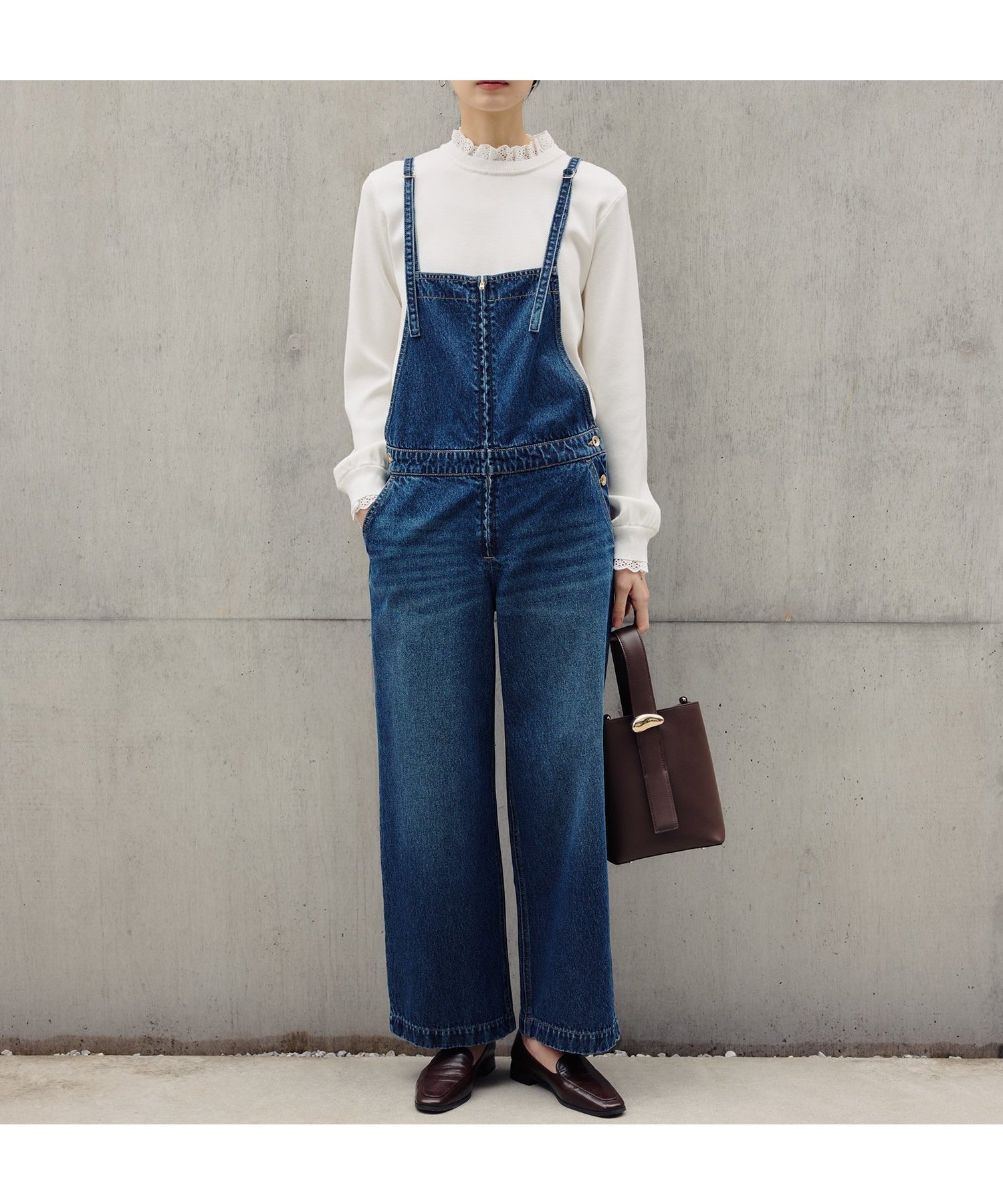 【ナチュラル ビューティー ベーシック/NATURAL BEAUTY BASIC】のデニムオールインワン インテリア・キッズ・メンズ・レディースファッション・服の通販 founy(ファニー) 　ファッション　Fashion　レディースファッション　Fashion for Women　ワンピース　Dresses　オールインワン・ワンピース　Dresses and Jumpsuits　デニム　Denim, Jeans Material　フロント　Front, Front Design　ブリーチ　Bleach, Washed Finish　リラックス　Relax, Relaxed Fit　ワーク　Workwear, Utility Style　エレガント 上品　Elegant　ミディアムブルー1|ID: prp329100004853935 ipo3291000000036325070